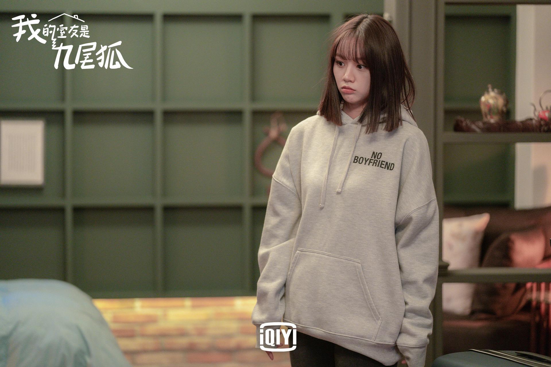 惠利在《我的室友是九尾狐》中飾演母胎單身的女大生，與張基龍因意外展開了同居生活。（愛奇藝國際站提供）