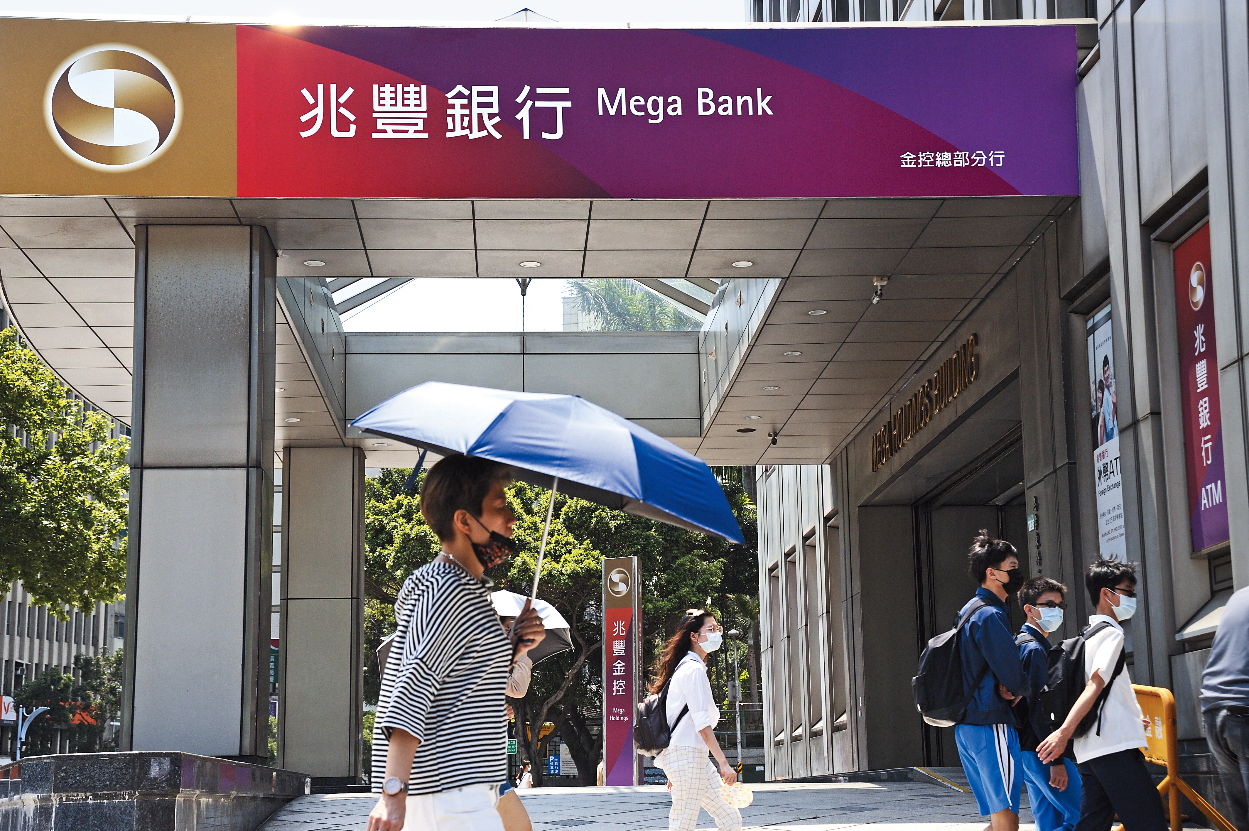 大俠在2017年底開始投入兆豐金，今年已經可領到近百萬元股息。