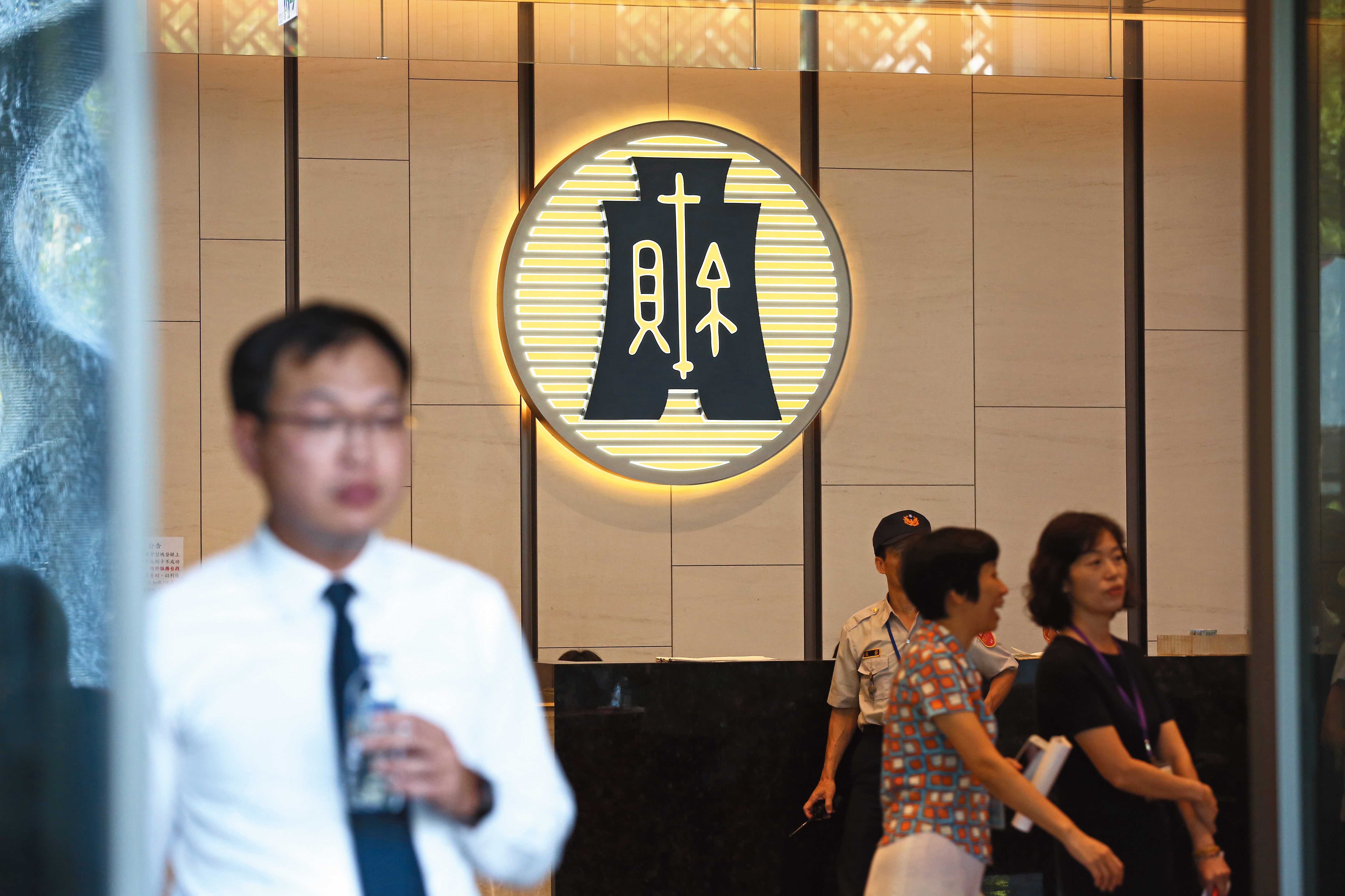 兆豐金的大股東是財政部，每年股息需上繳國庫，股利政策透明。