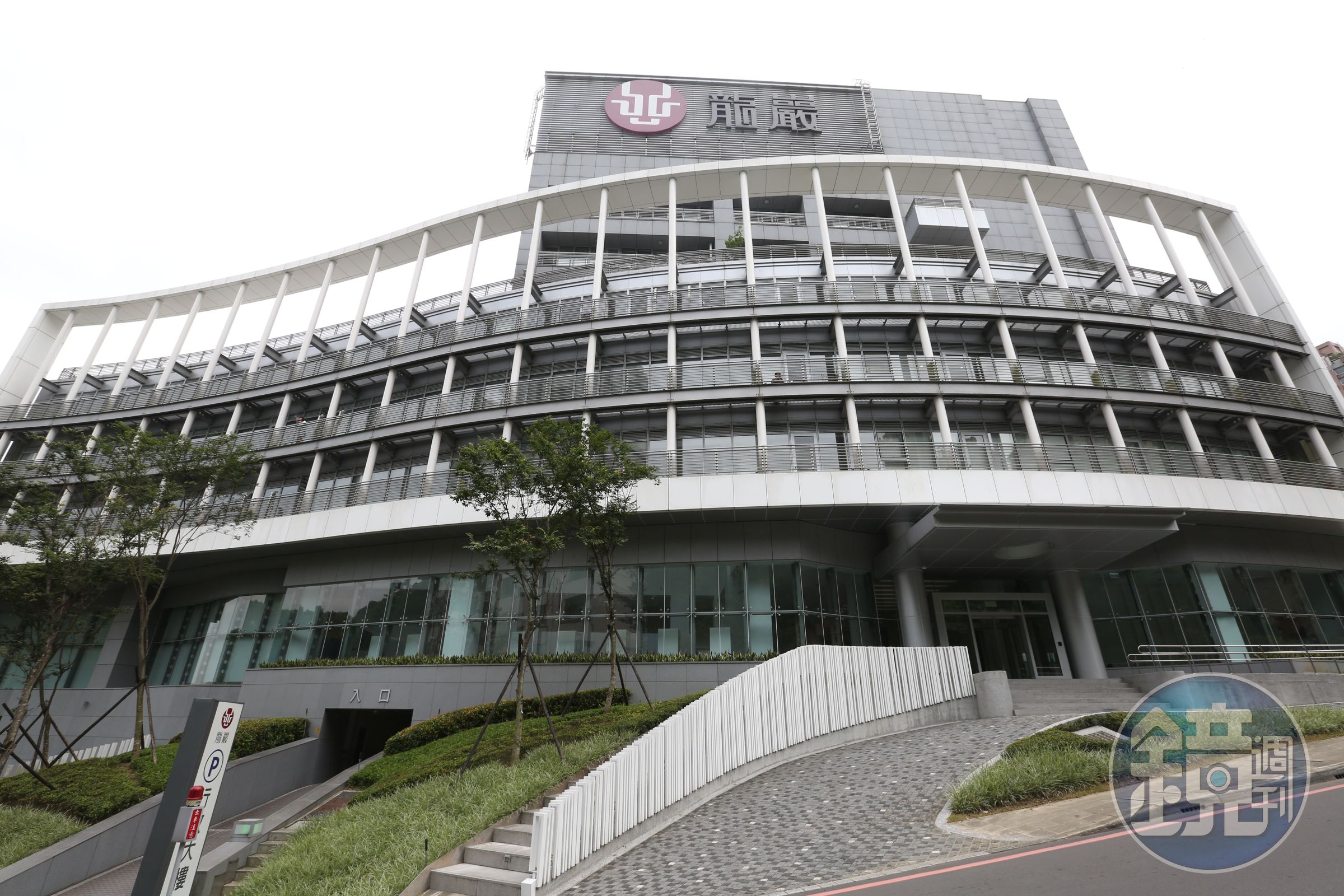 今天多數台股股票都呈現下跌趨勢，從事生命禮儀服務的龍巖（5530）卻逆勢漲停。（本刊資料照）