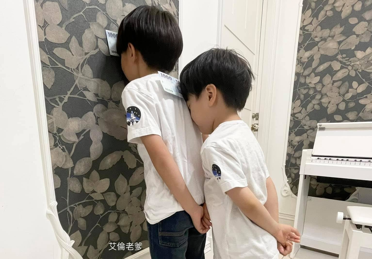 停課延長讓不少家長崩潰，美女作家在臉書秀出讓兄弟倆安靜不吵架的方式。（薇薇weiisly提供）