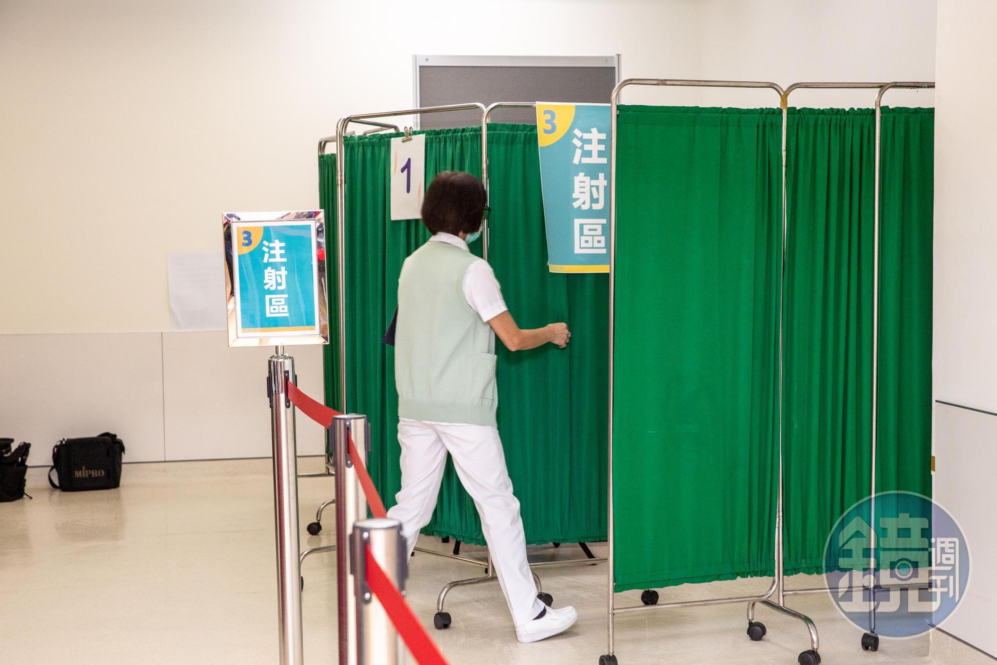 台灣疫苗短缺,有地方政府傳出要自行採購上海復興代理的輝瑞疫苗,引發議論。