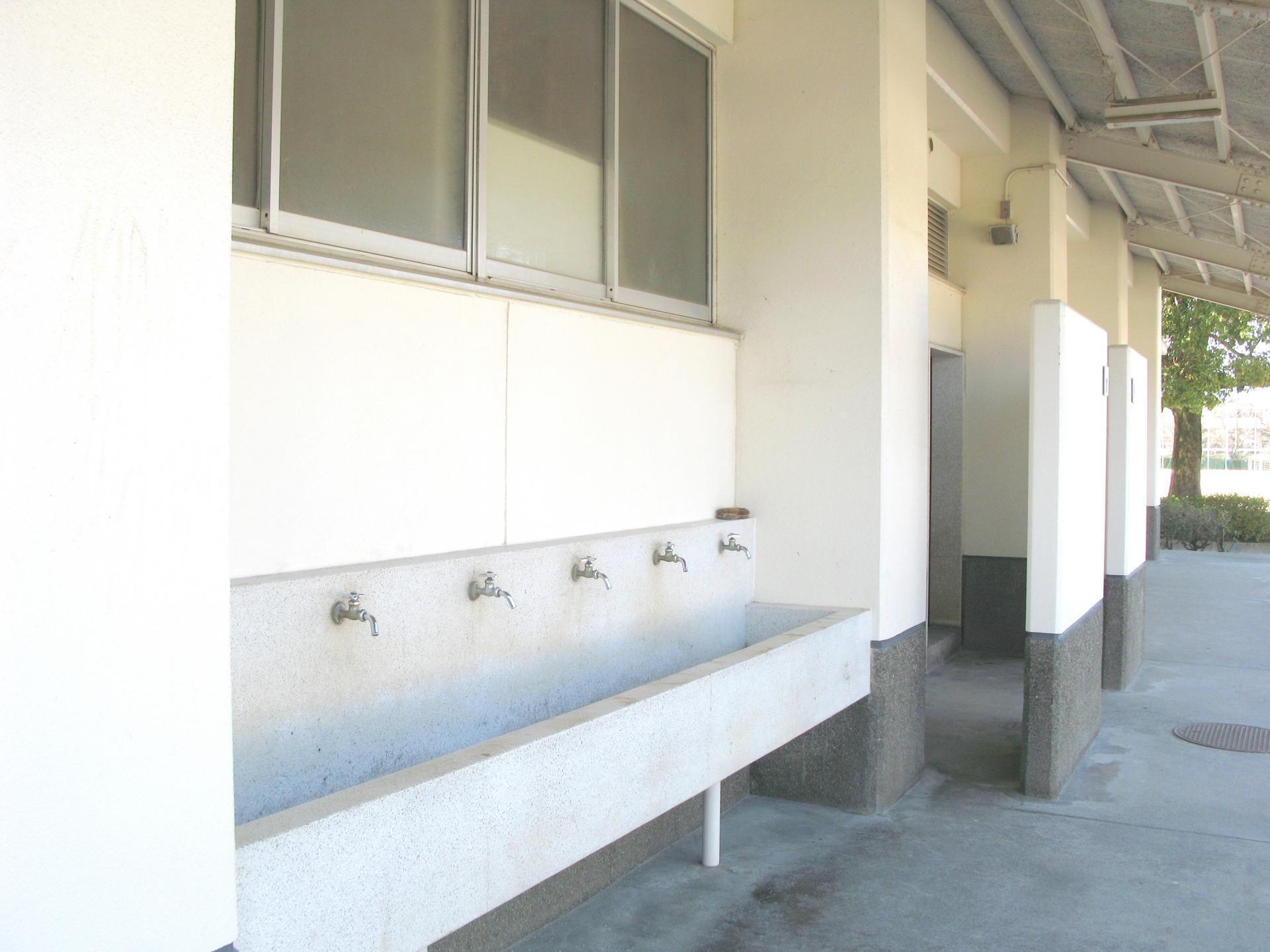 中國大陸雲南驚傳有幼稚園教師逼3歲女童進廁所「吃大便」。（示意圖，photo-ac）