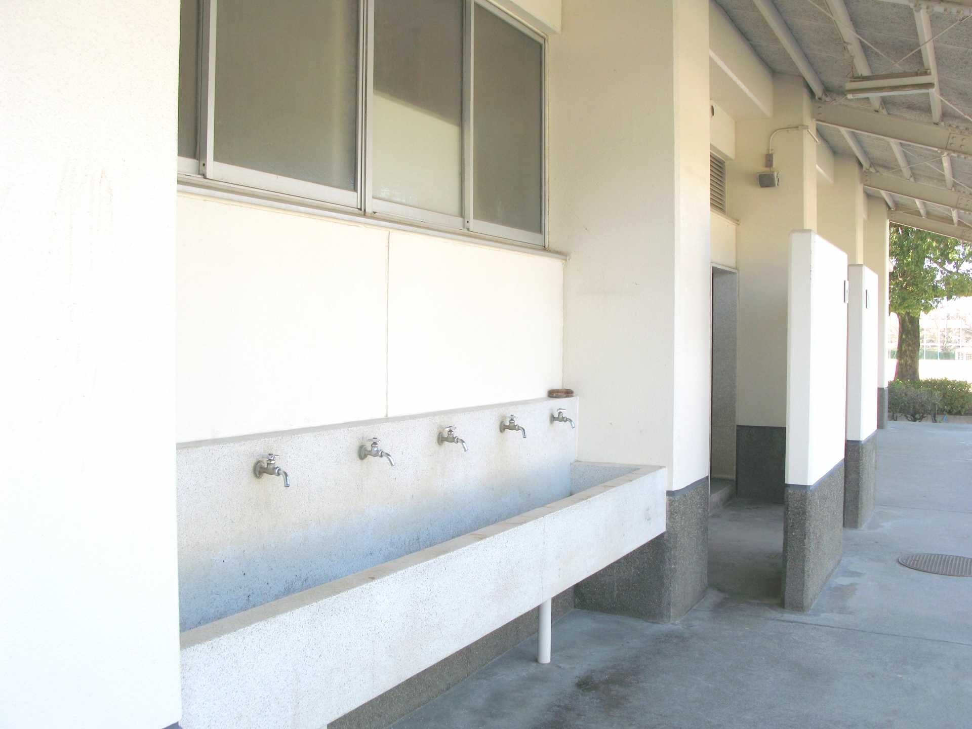 中國大陸雲南驚傳有幼稚園教師逼3歲女童進廁所「吃大便」。（示意圖，photo-ac）