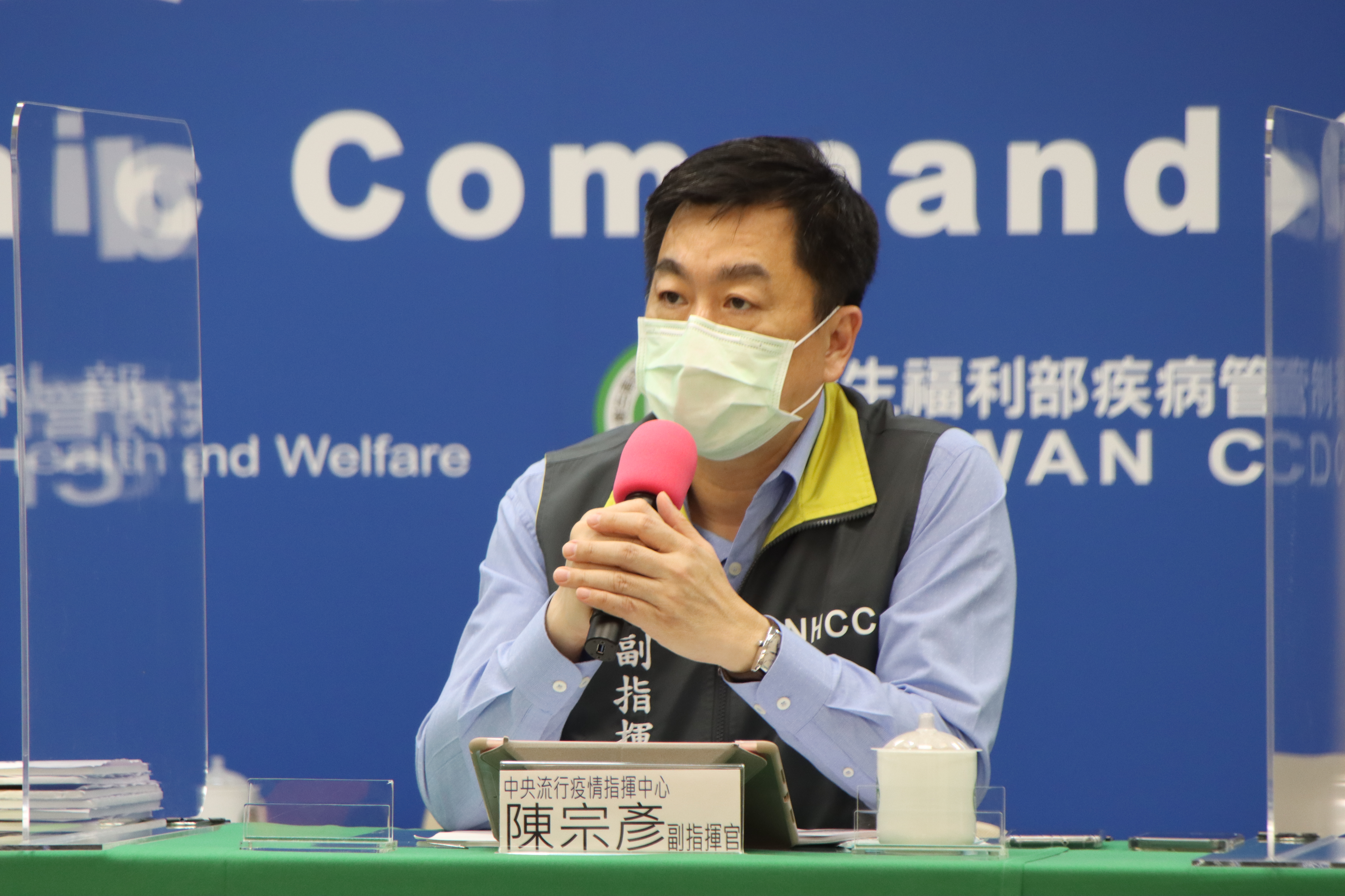 副指揮官陳宗彥強調，「萬華高風險族群」進行健保卡註記，為了保護醫護及民眾的健康。（指揮中心提供）