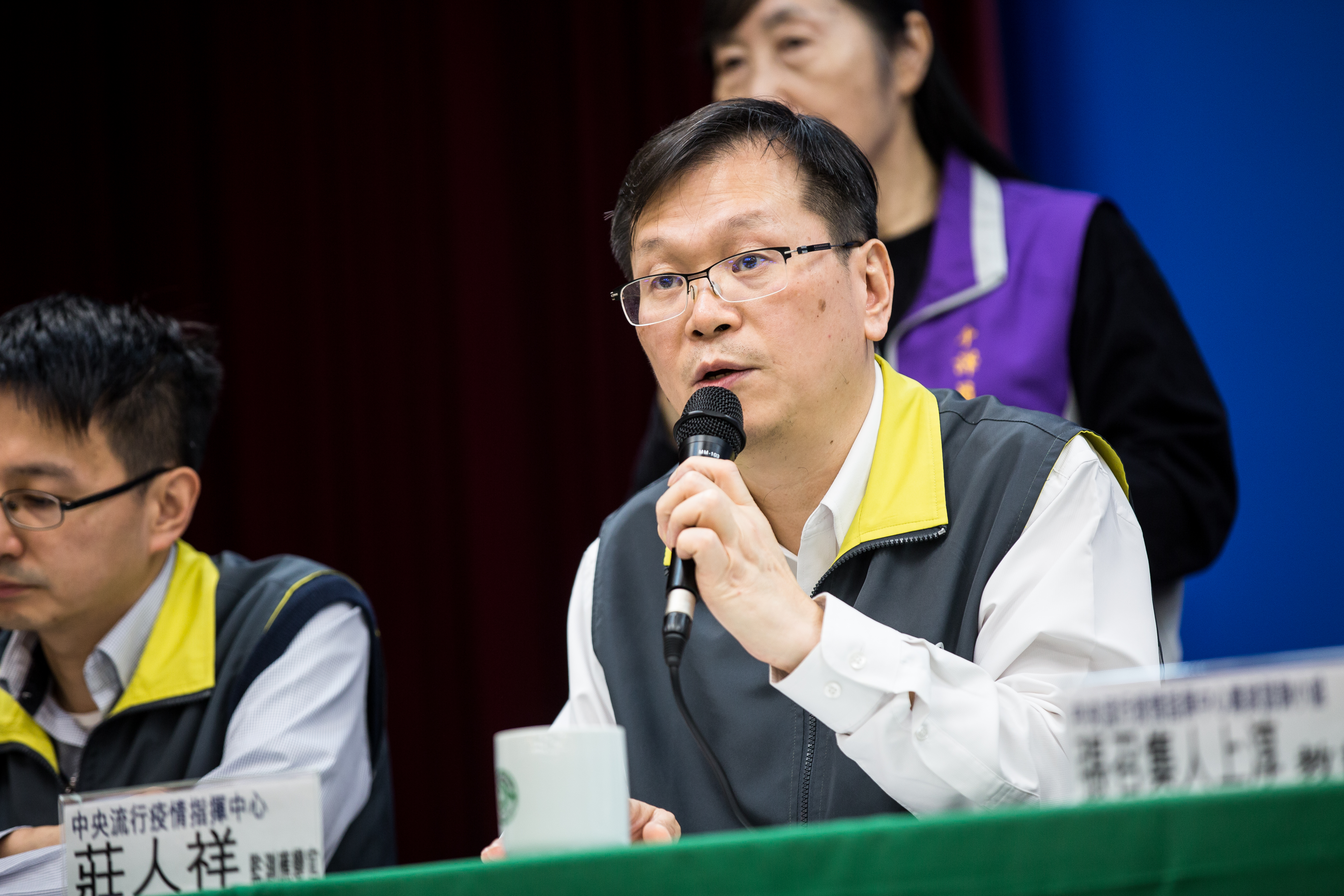 疾管署副署長莊人祥澄清「復必泰」是輝瑞BNT疫苗的中文名，是德國產製。（本刊資料照）