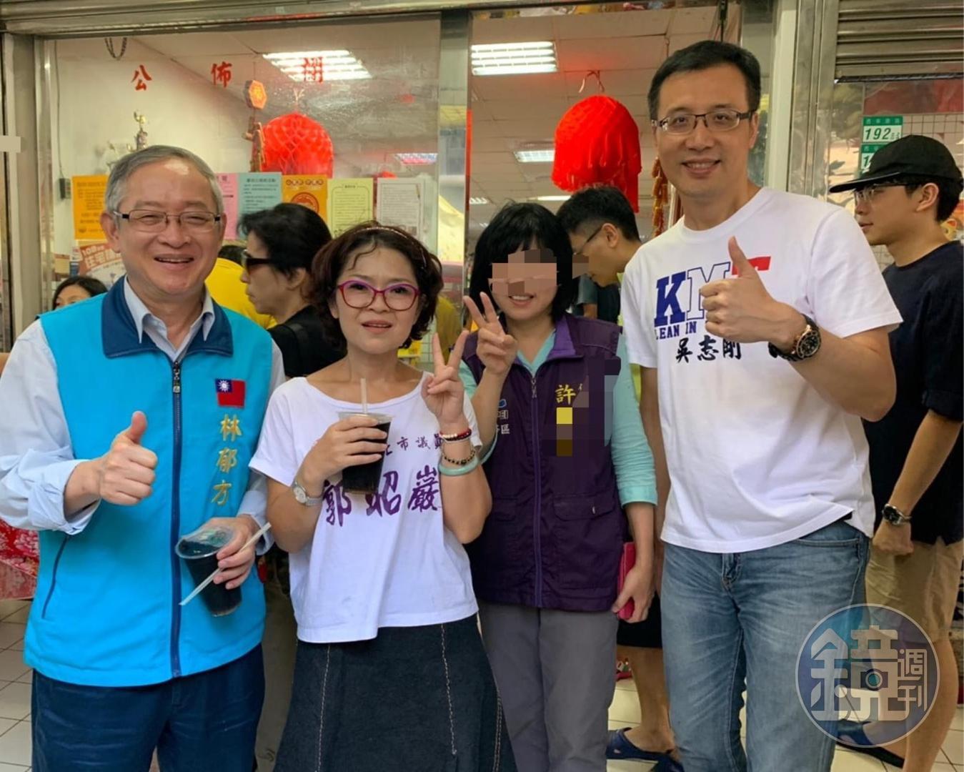 許姓里長(右二)遭指控輕草菅人命,延誤染疫民眾就醫。(讀者提供)