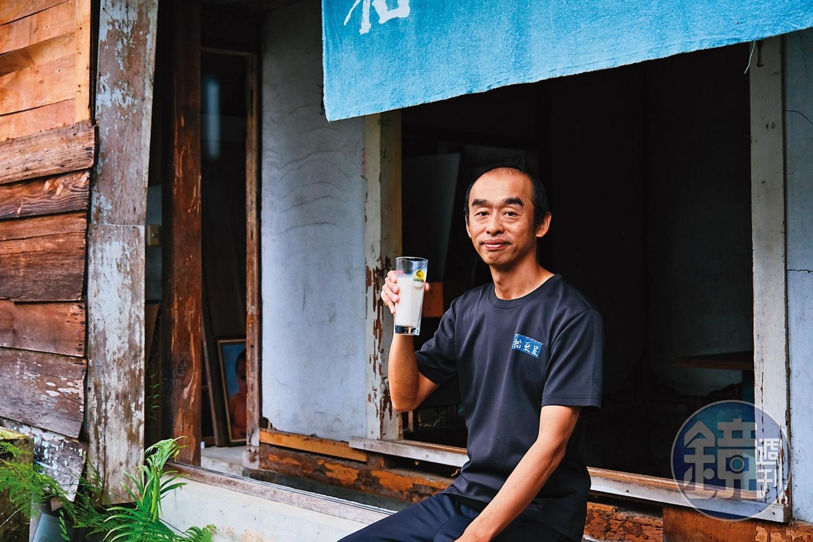 返鄉務農的鄭仁壽,以推廣概念開設「拾豆屋」。
