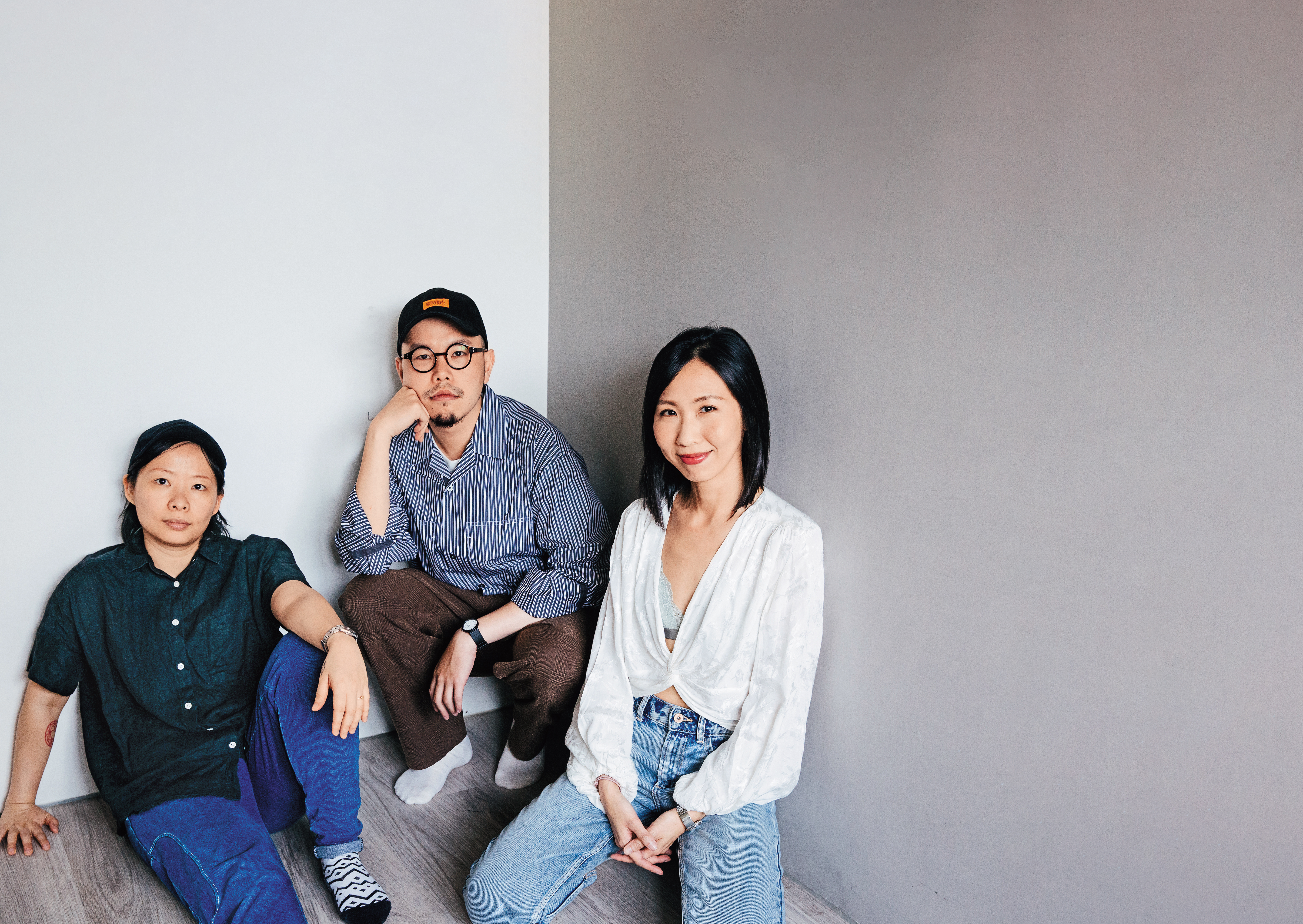 大慕影藝影視內容總監簡莉穎（左起）邀劇場導演許哲彬、演員王安琪一起打造獨角戲《愛在年老色衰前》，並預計翻拍成影視作品。