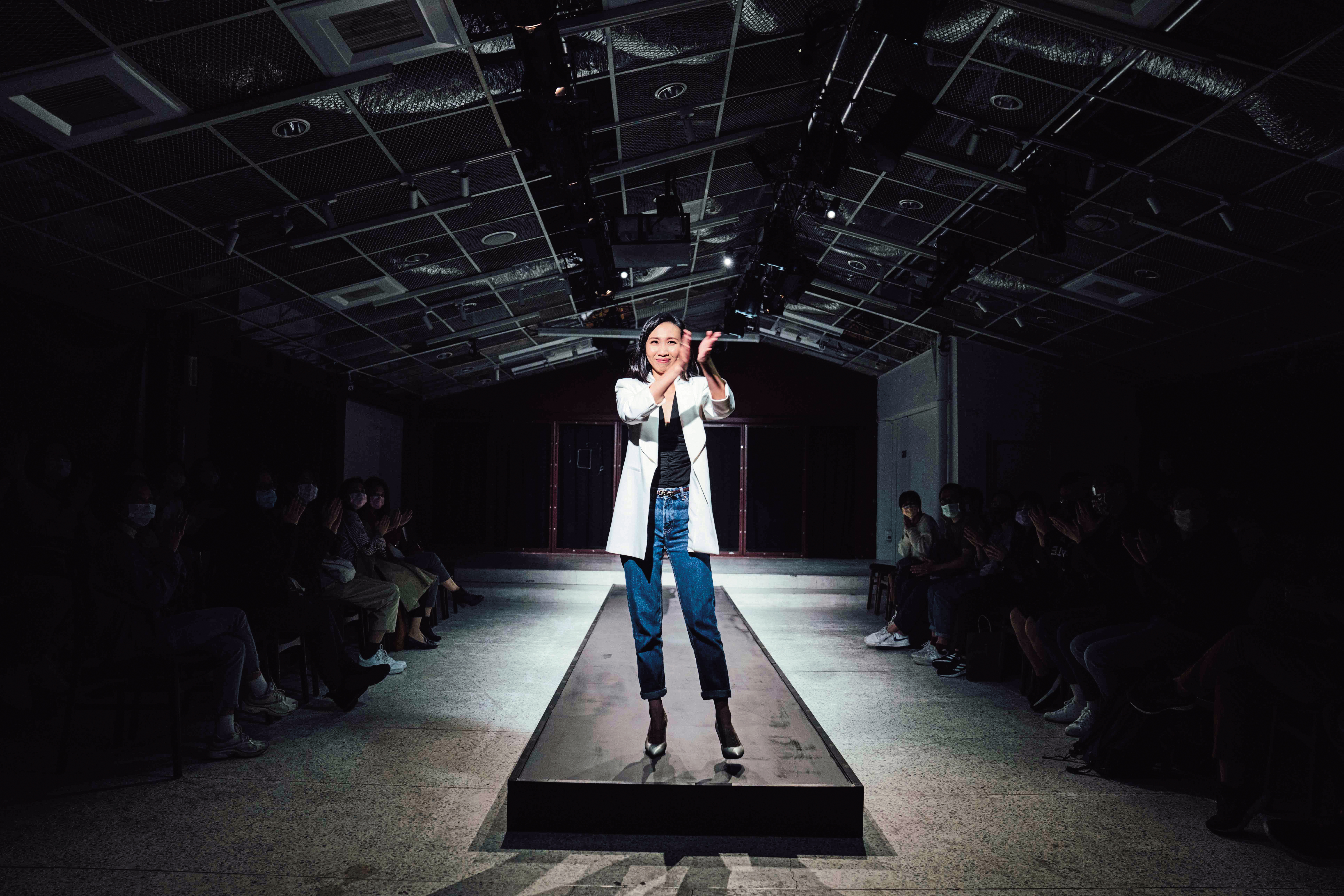 舞台劇《愛在年老色衰前》以編導兼主角王安琪的約會經驗為靈感。（大慕影藝提供）