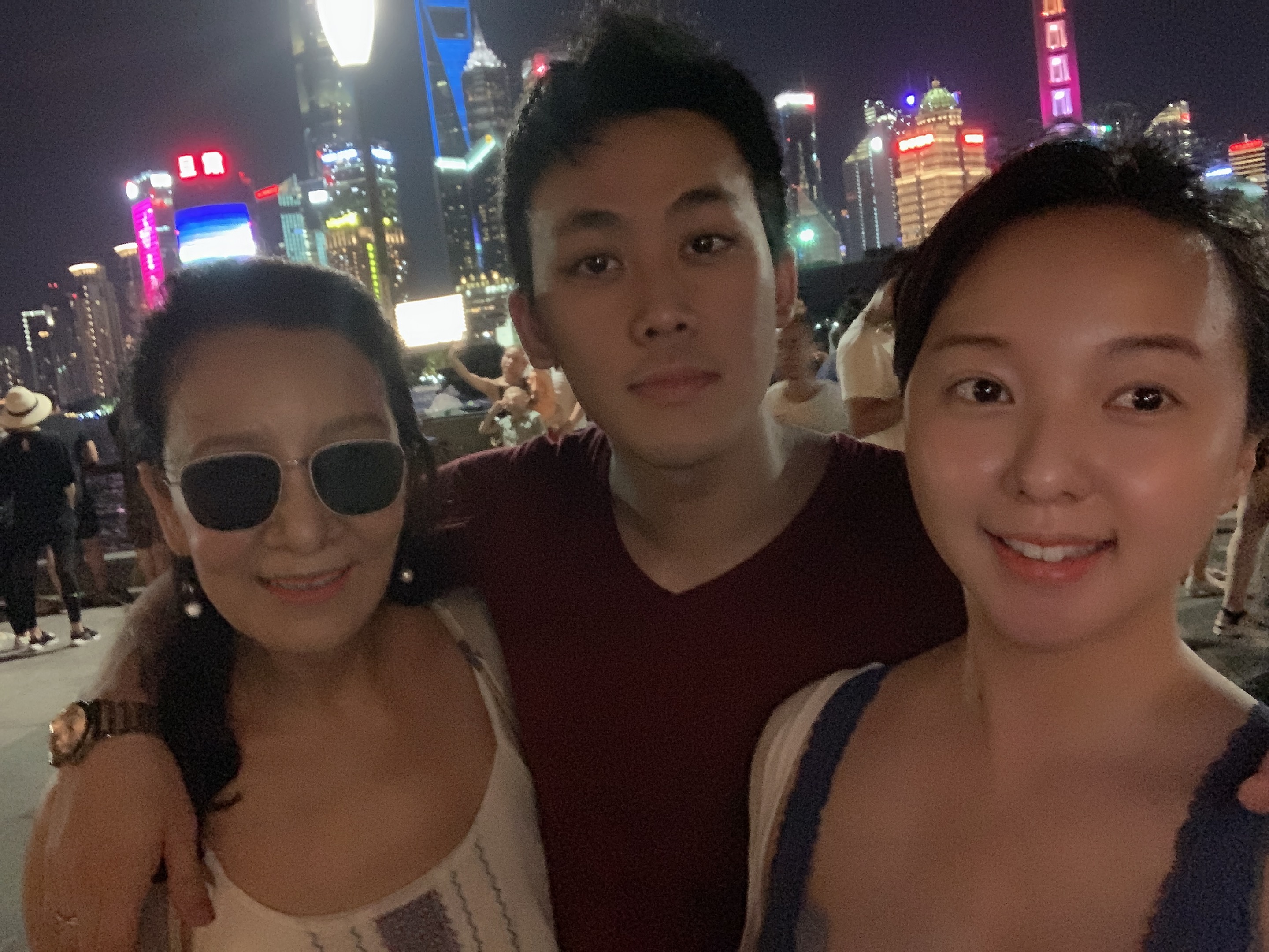 倪嘉昇說，媽媽李麗華（左）和老婆Ariel（右）感情好得像母女。（倪嘉昇提供）
