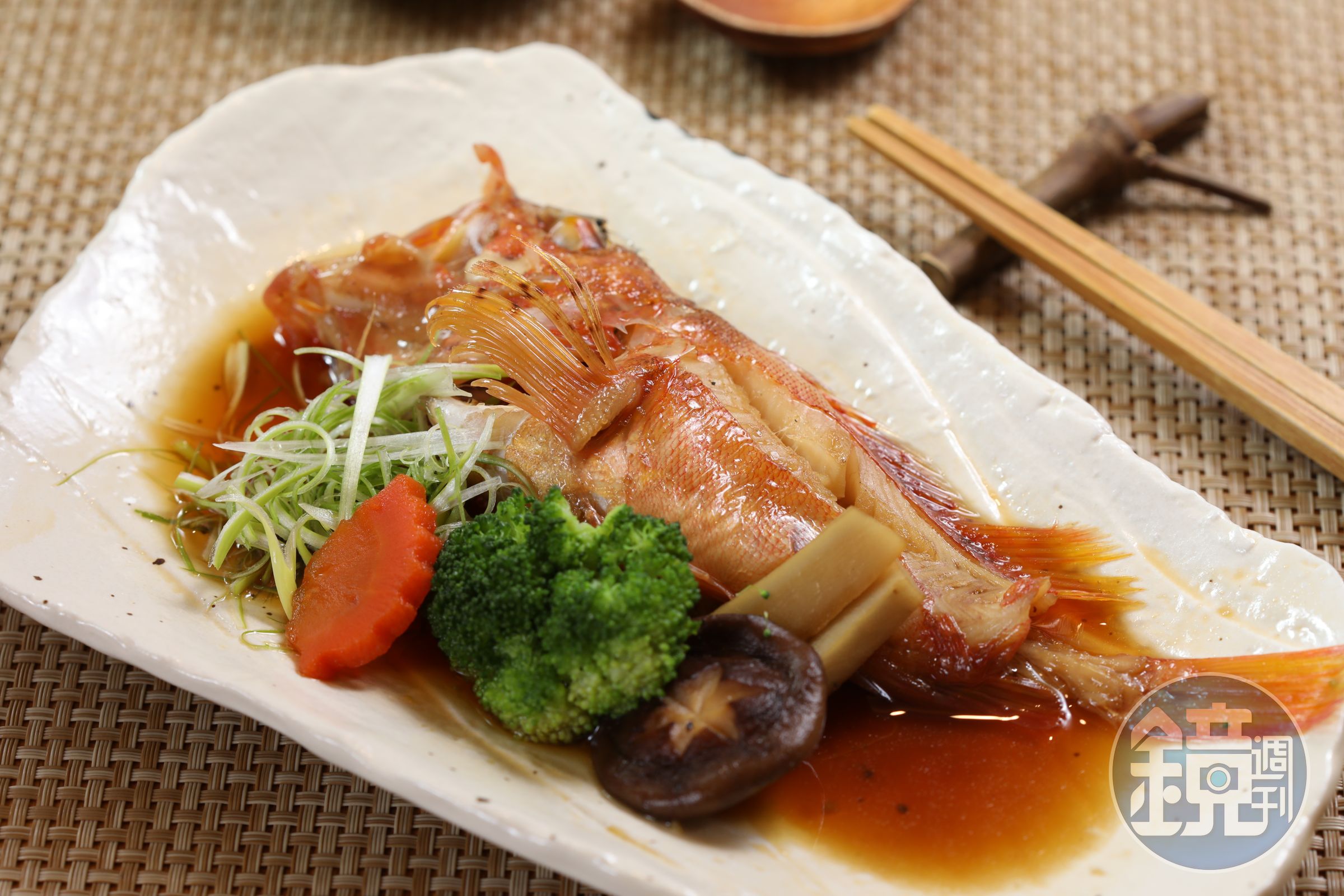 疫情前可吃到石狗公的「鮮魚旨煮」，類似紅燒口味，光醬汁就可以下一大碗飯。（260元／份）
