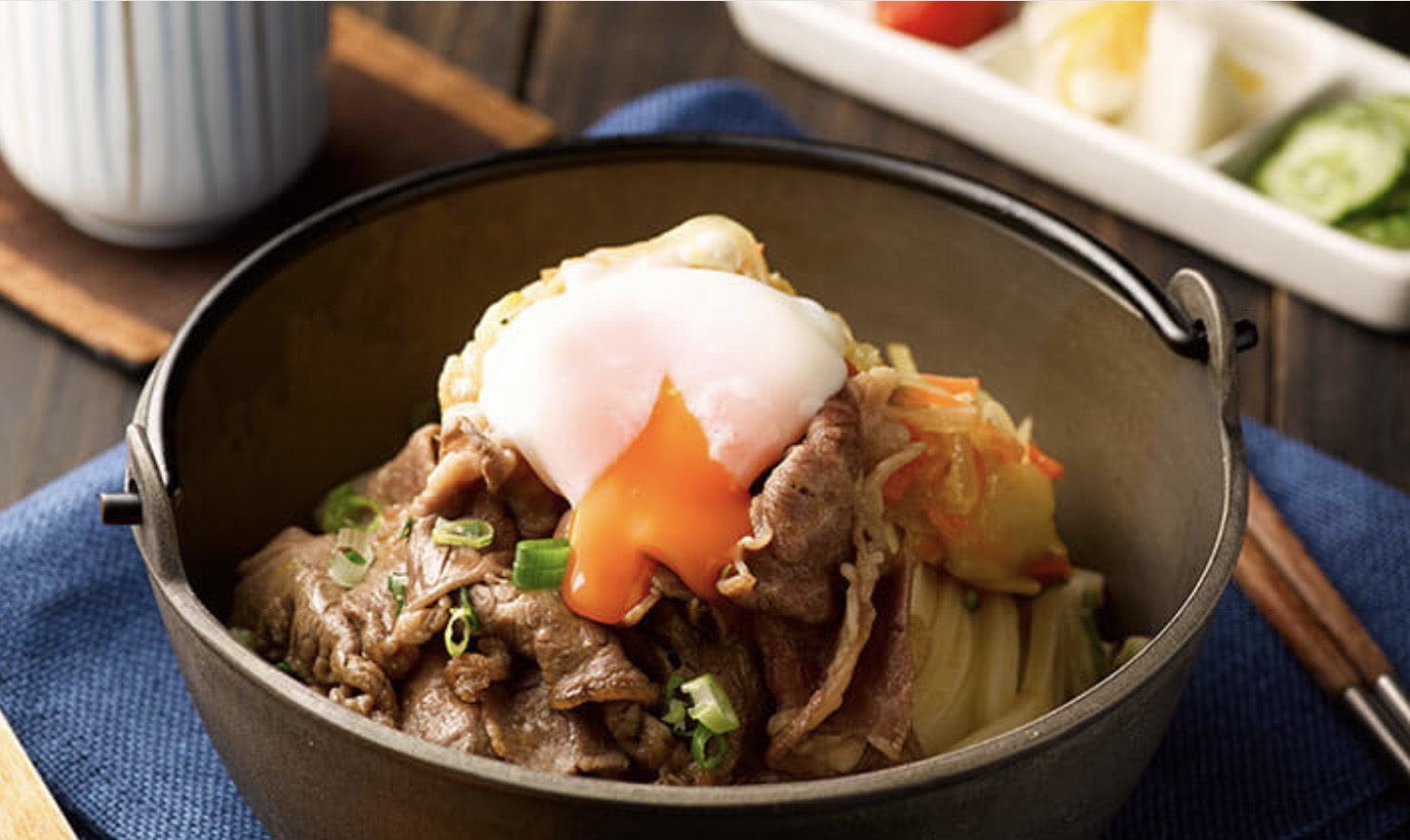 主食材為牛肉、洋蔥與牛蒡的「牛肉壽喜燒」。（280元／包、400g）（王祥富提供）