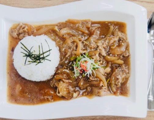 「豬肉生薑燒」吃得到豬肉與洋蔥的甘甜。（350元／包、400g）（王祥富提供）