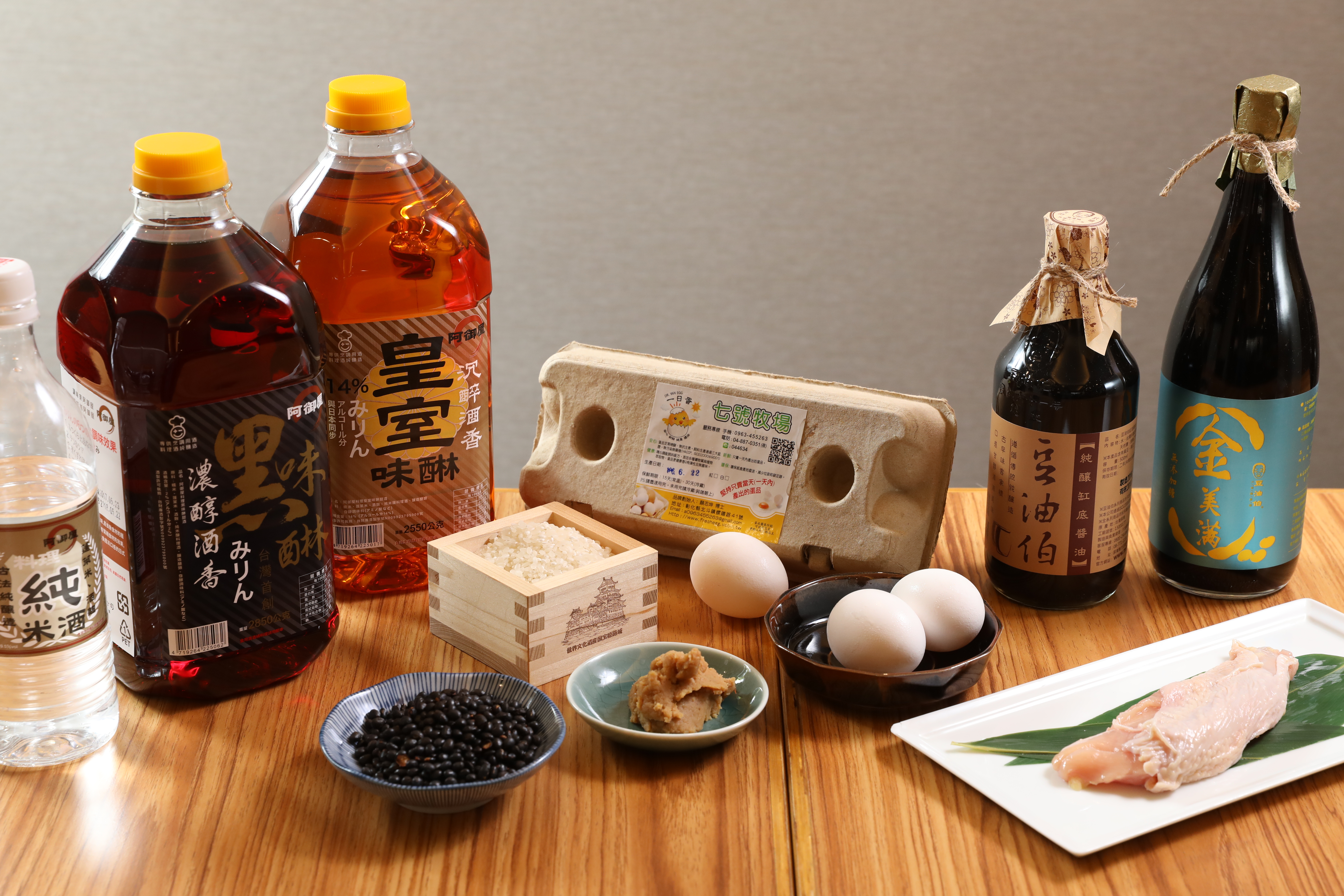 阿富主廚只用優質台灣食材，包括花蓮天禾米、阿御屋的味噌、味醂林、桂丁雞、一日蛋、豆油伯的醬油等。