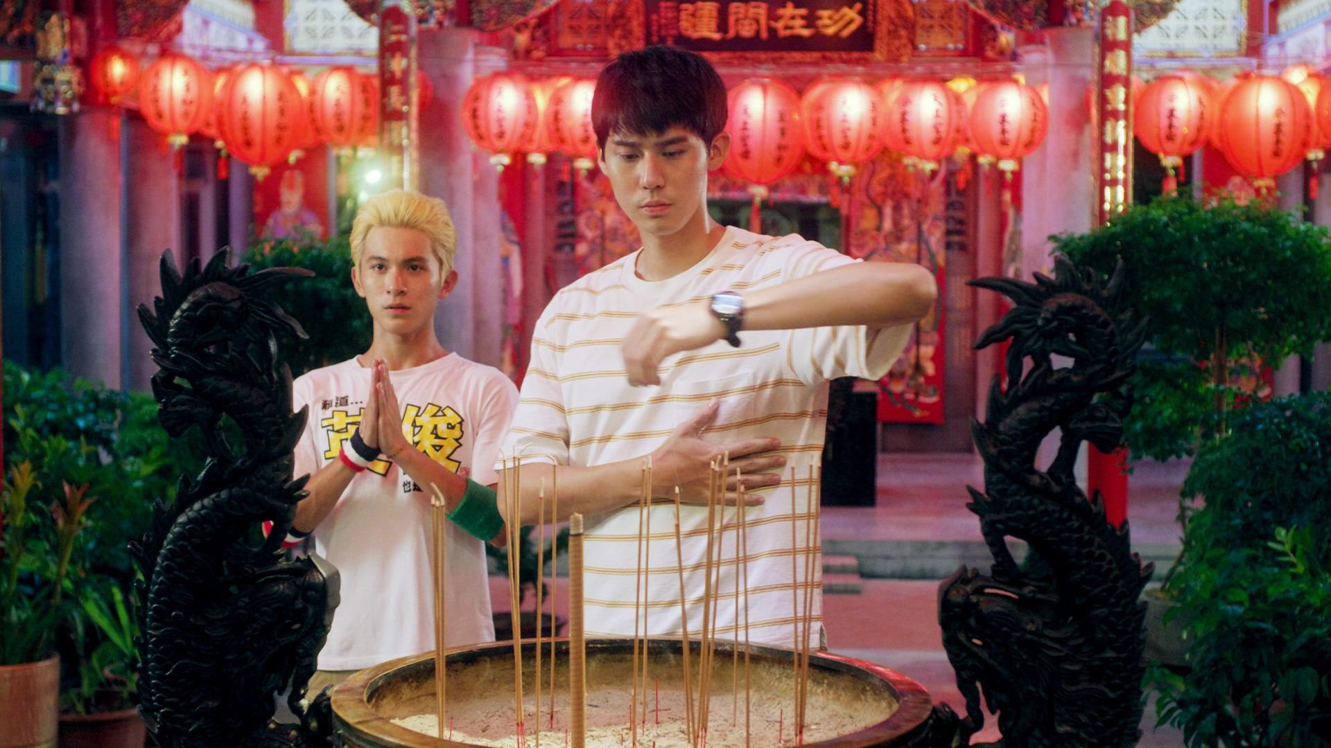 李玉璽（右）、林暉閔（左）因拍攝《神之鄉》成為好友。（東森、映畫提供）