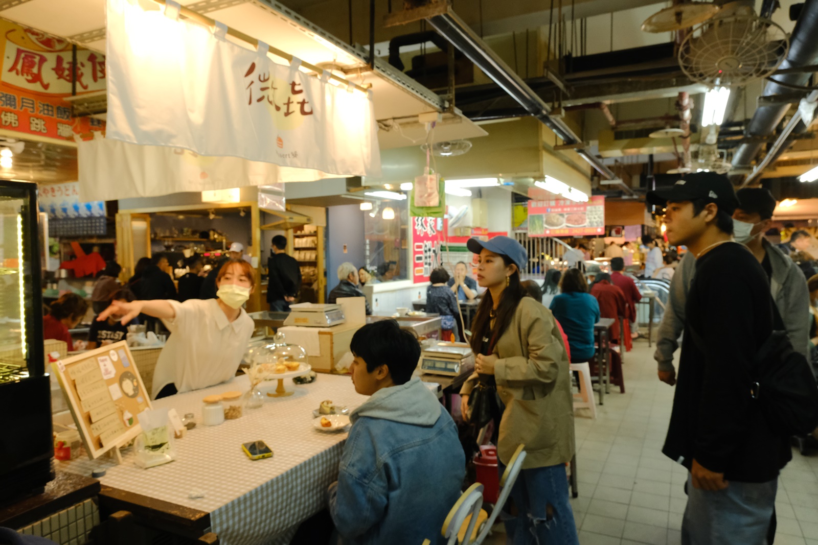 市場內有年輕人在這開了甜點店，也是深受當地人喜愛。