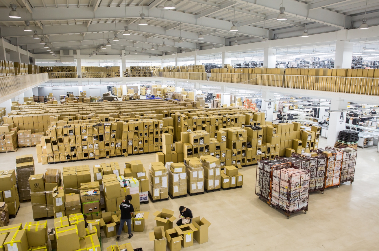 蘇澳總部為物流倉儲基地，旗下近20個品牌都在此發往全球，單日出貨逾2萬件。