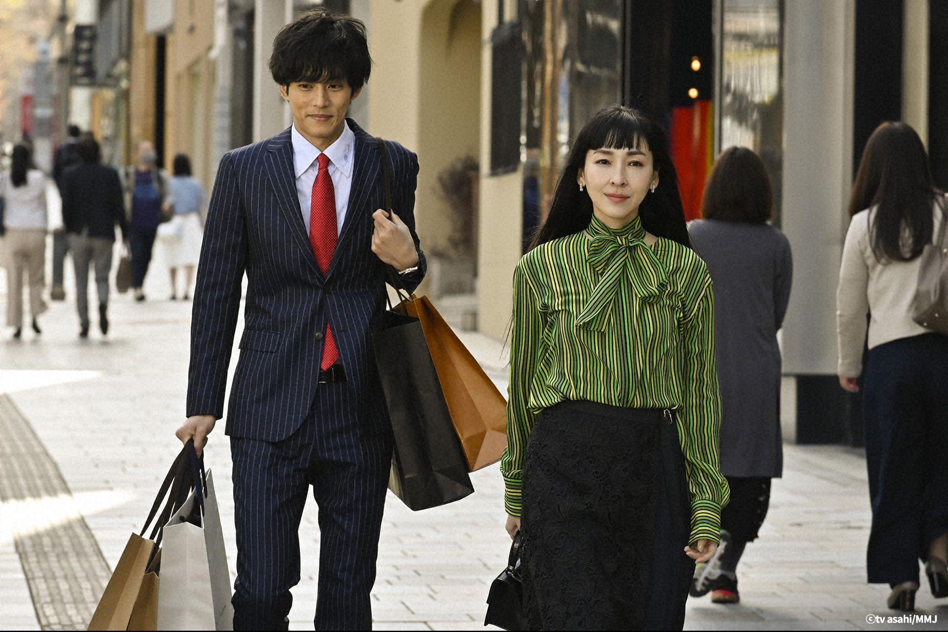 麻生久美子（右）個性強勢對事物很有想法，松坂桃李樂得當跟班陪伴。（friDay影音提供）