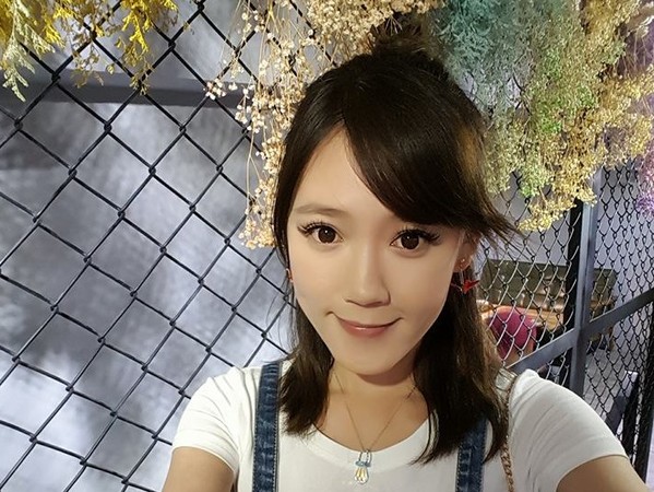 裴琳因染毒失控，後轉為拍攝《戲說台灣》。（翻攝自裴琳臉書）