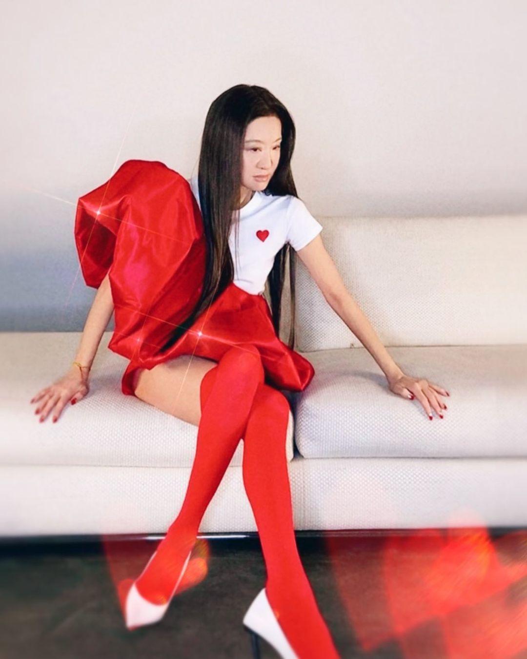 上個世紀,Vera Wang因為找不到滿意的婚紗,索性自己設計,站上了婚紗女王的寶座。(翻攝自Vera Wang IG)