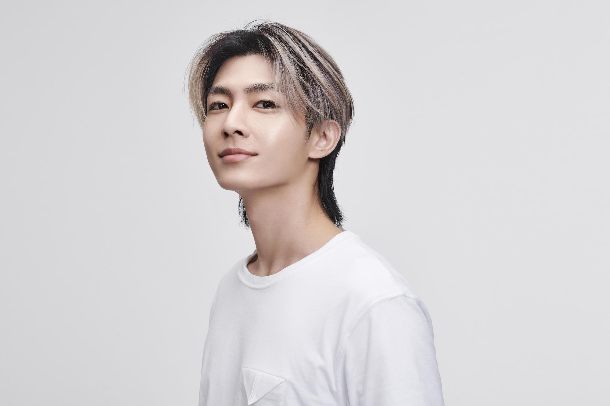 全國進入三級警戒,炎亞綸呼籲大家最近乖乖在家。(Beauty Player提供)