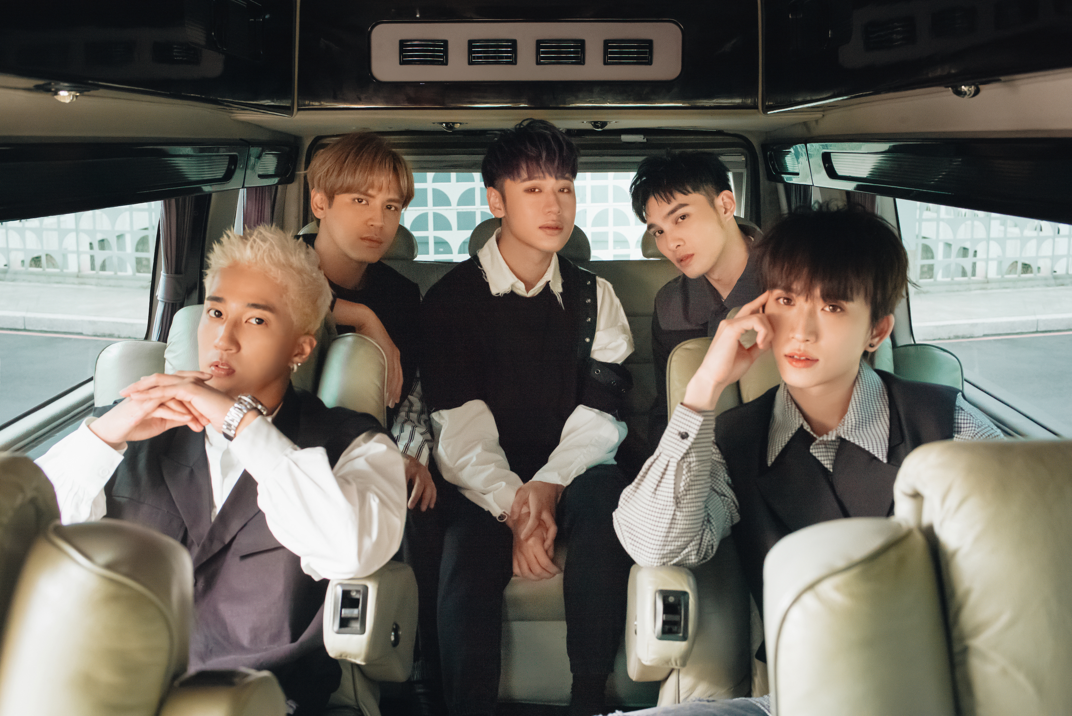 五堅情與Agoda合作的〈I Wanna Holiday〉昨（27日）MV上線，吸引8千人觀看。（原音兄弟提供）