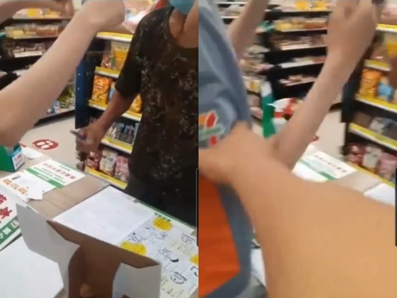 雖然路人男狂嗆迷彩男要戴好口罩,但超商店員要幫忙時卻又出手阻止。(翻攝自「爆怨2公社」)