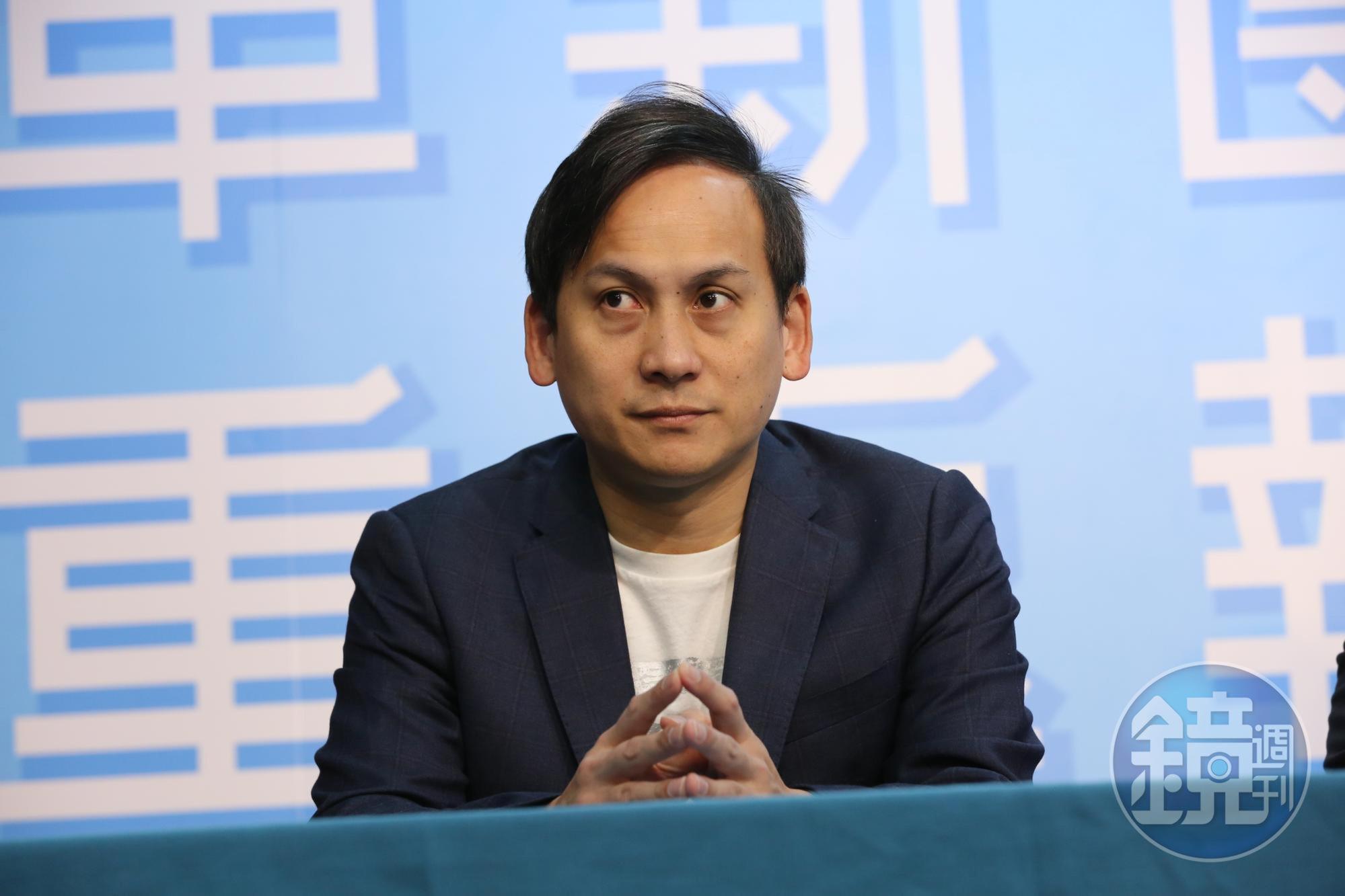 呂秋遠質疑朱立倫會計學博士「用雞腿買的」,葉元之幫朱反擊呂,「您的政治學博士,是用香蕉換來的嗎?」(本刊資料照)