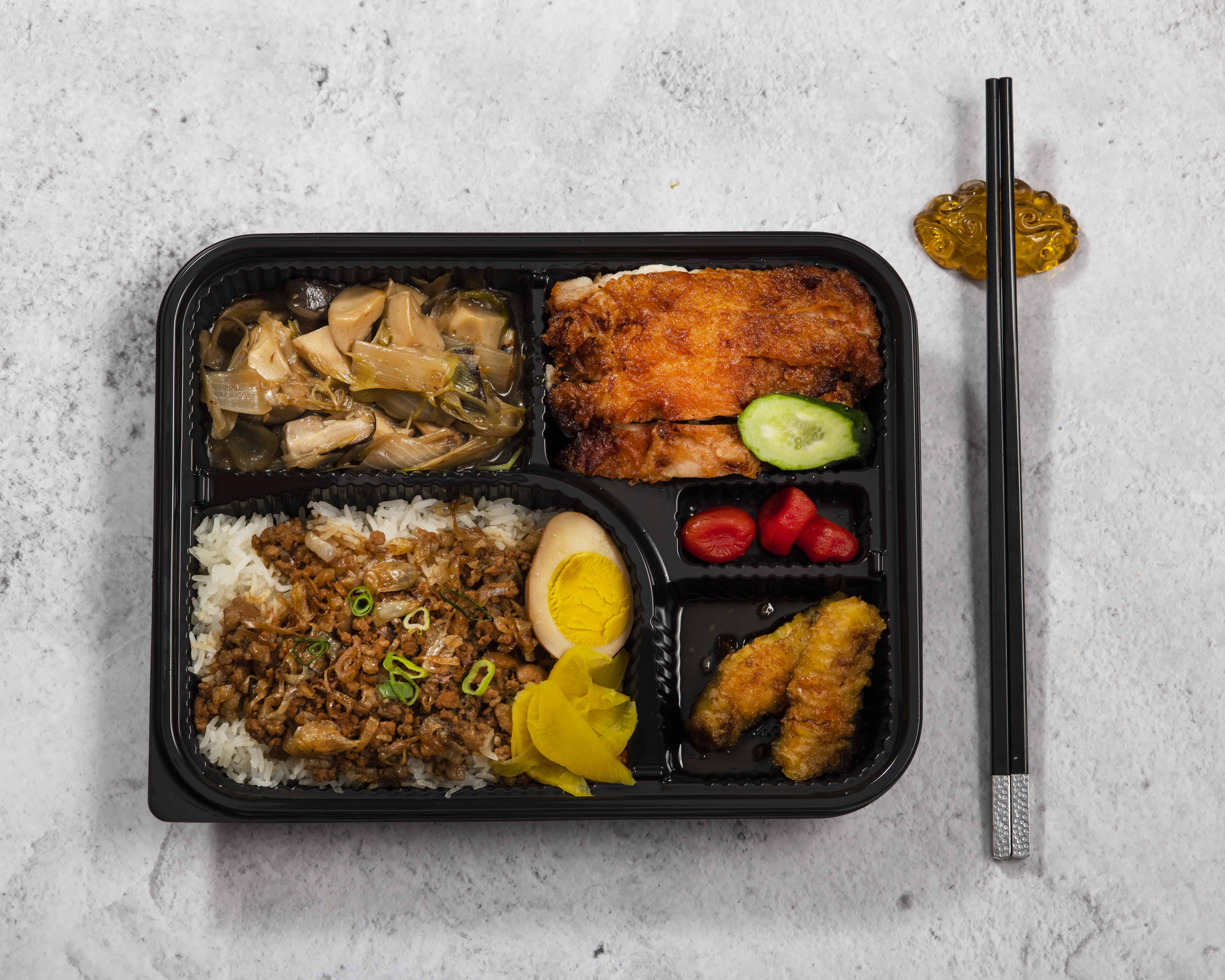 「台灣滷肉飯」是受歡迎的長銷款。（台北遠東香格里拉提供）