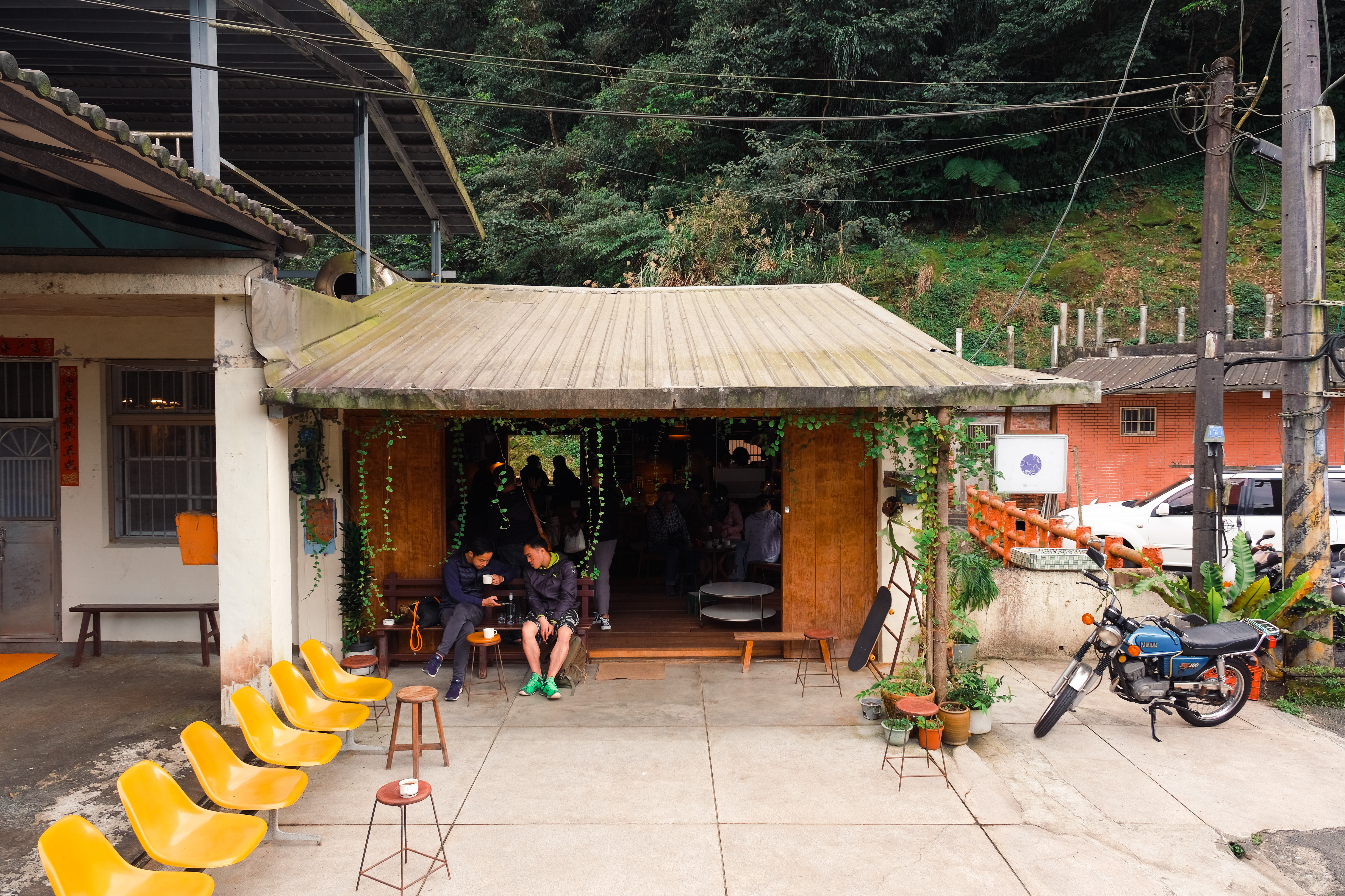 可愛的小平房，這裡是「與路咖啡」。