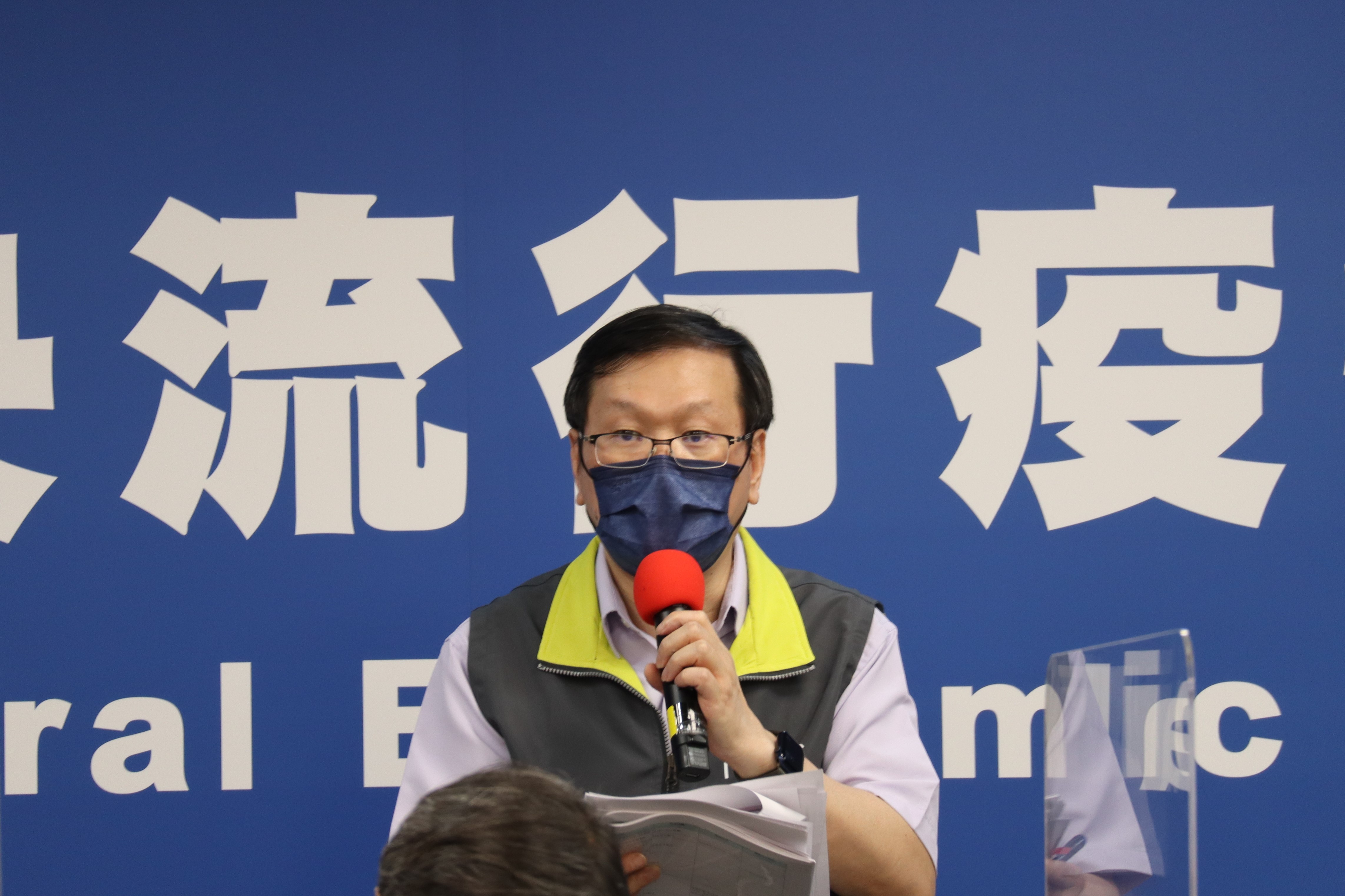 針對中央修改BNT獲得緊急授權使用文字一事，指揮中心發言人莊人祥今也做出回應。（指揮中心提供）