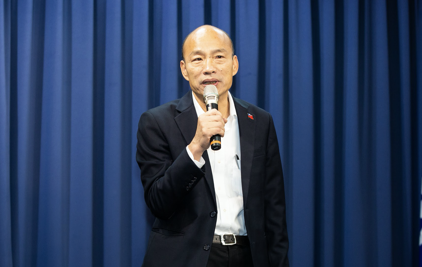 高雄前市長韓國瑜則表示，先前捐贈了1萬多份試劑給快篩單位，並喊「自己的人民自己救」。（資料照）