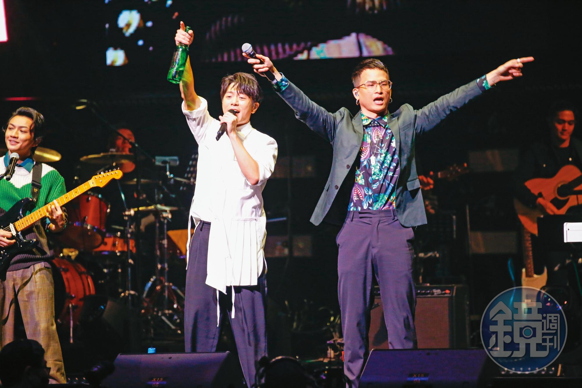 韋禮安（中）在北流音樂中心，舉辦兩場「而立之後」演唱會，當時還邀來茄子蛋擔任嘉賓。