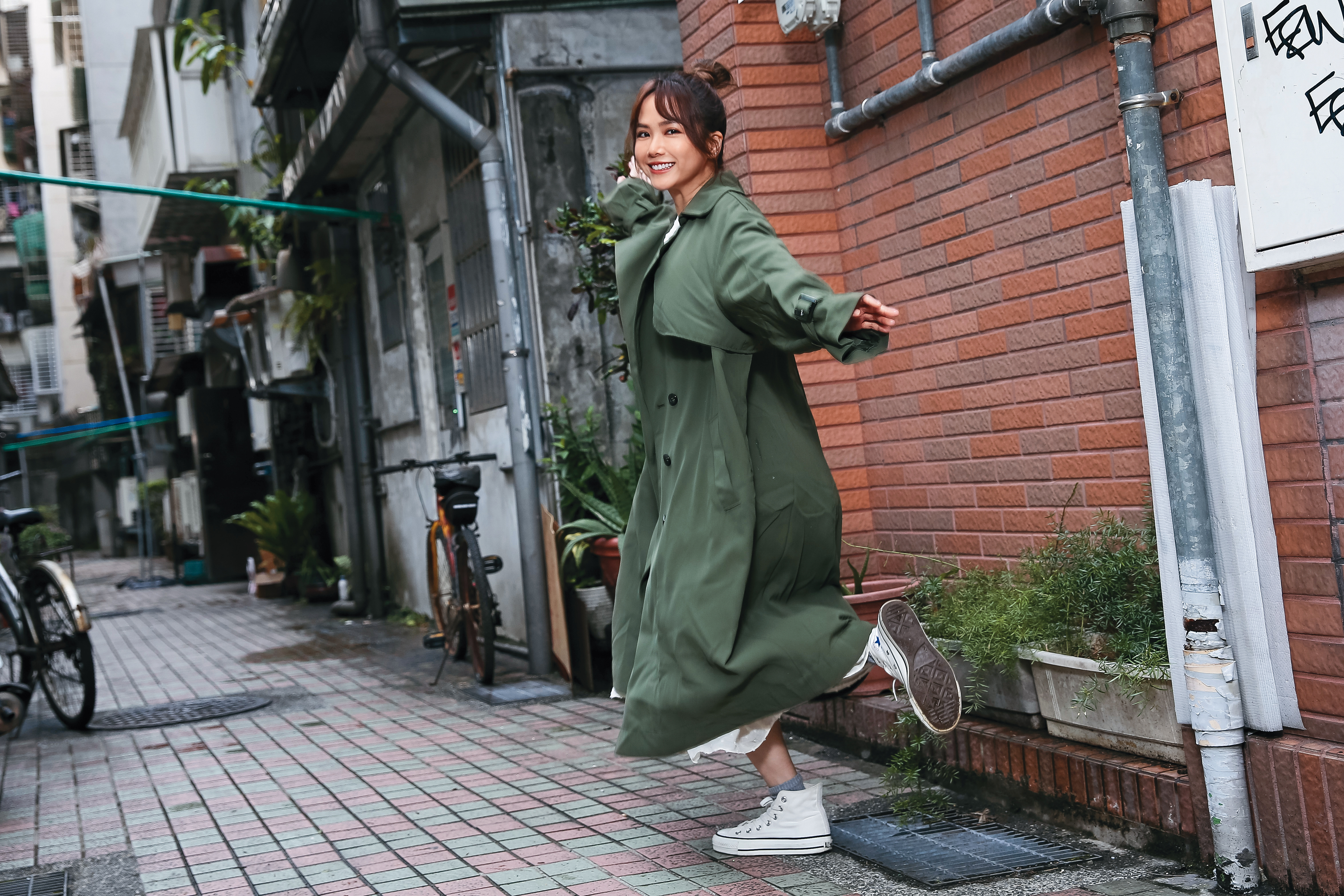 方語昕以模特兒入行，拍戲之餘，對攝影蠻有研究的她，想開攝影展。