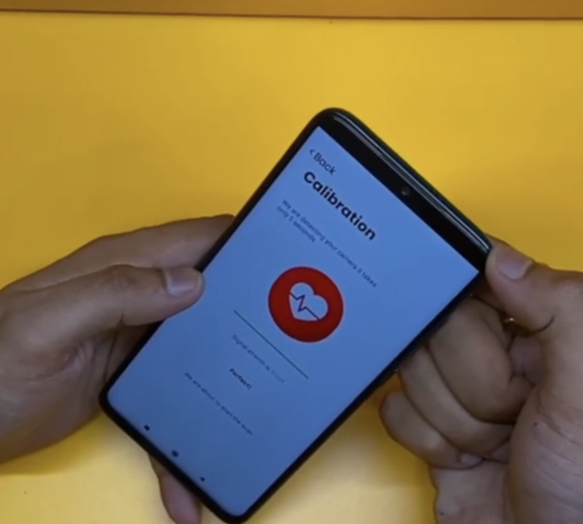 印度APP「CarePlixVitals」表示可以透過手機的閃光燈來測量血氧，但功能卻慘遭專家打臉。（翻攝自CarePlixVitals IG）