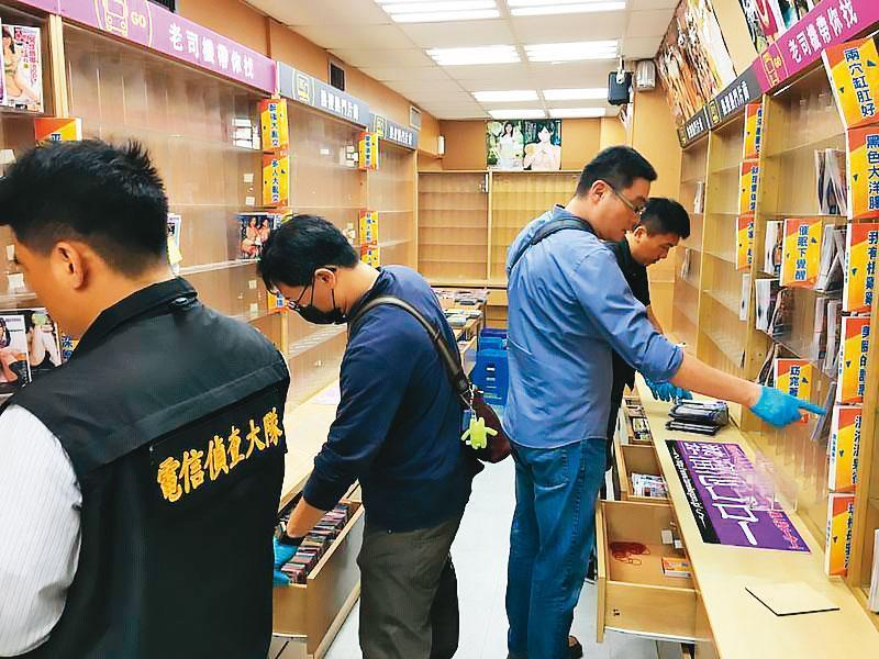 日本AV片商IPPA跨海對台灣盜版商提告,圖為我國警察破獲盜版成人片商家,非當事店家。(刑事局提供)