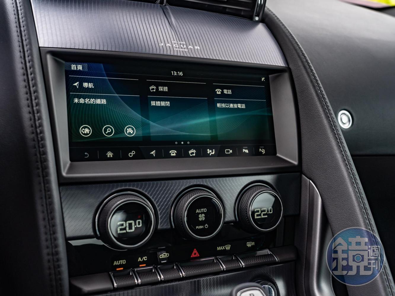 中控台的 10吋Incontrol Touch Pro 智慧觸控顯示幕，可完整支援中文化衛星導航以及Apple CarPlay與 Android Auto系統。