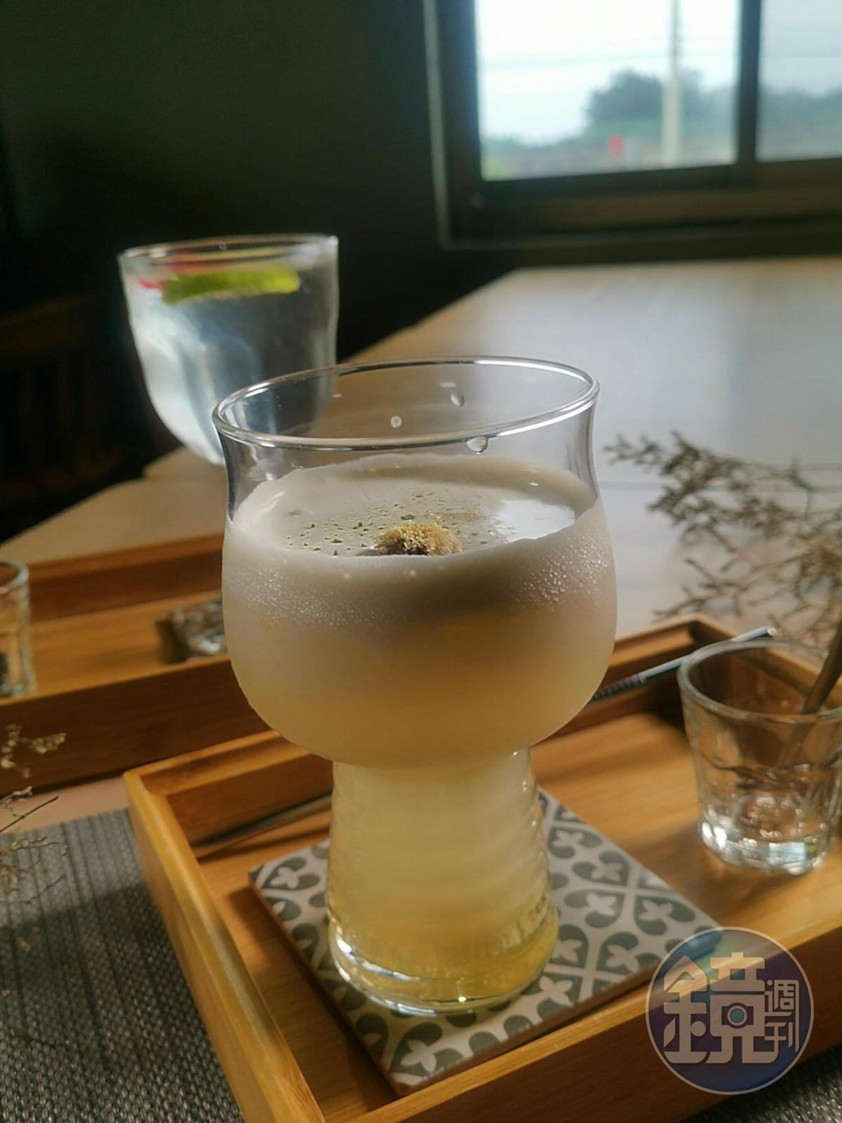 「杭菊鹽奶霜」淡淡的杭菊香與奶霜碰撞出多重口感。(130元/杯)