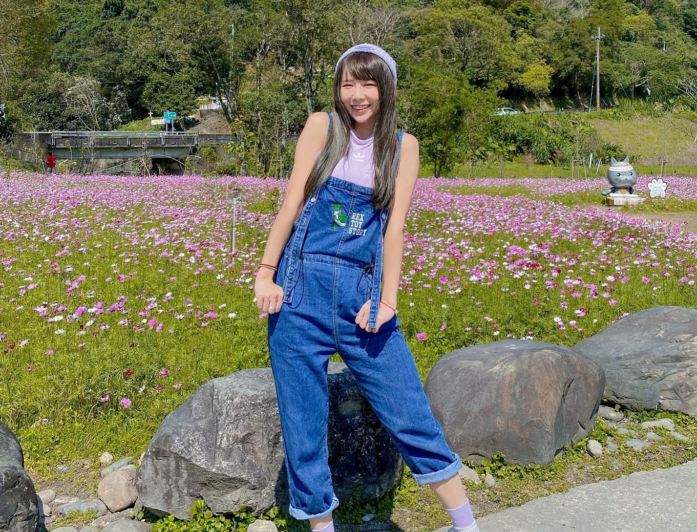 董梓甯因為在臉書貼出沒戴口罩的舊照，引來正義魔人罵她「白癡」。（翻攝自董梓甯臉書）