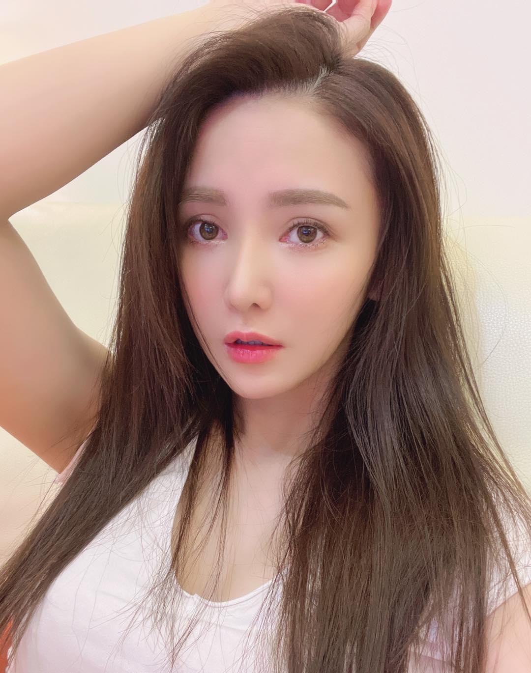 陳子玄當年生下兒子恩恩罹患產後憂鬱症，缺乏自信跑去做醫美弄巧成拙。（翻攝自陳子玄臉書）