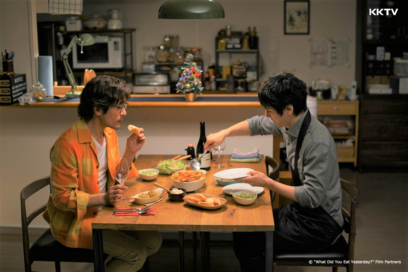 西島秀俊與內野聖陽主演《昨日的美食》。（KKTV提供）