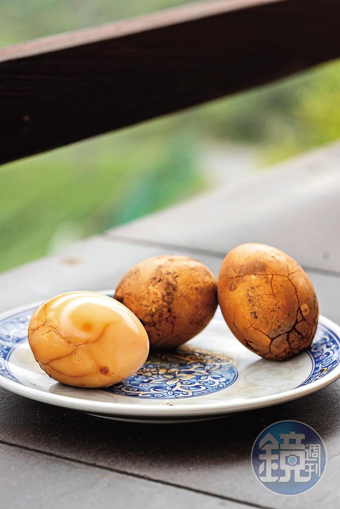 雍富休閒茶莊的茶葉蛋，入味好吃。（50元／3顆）