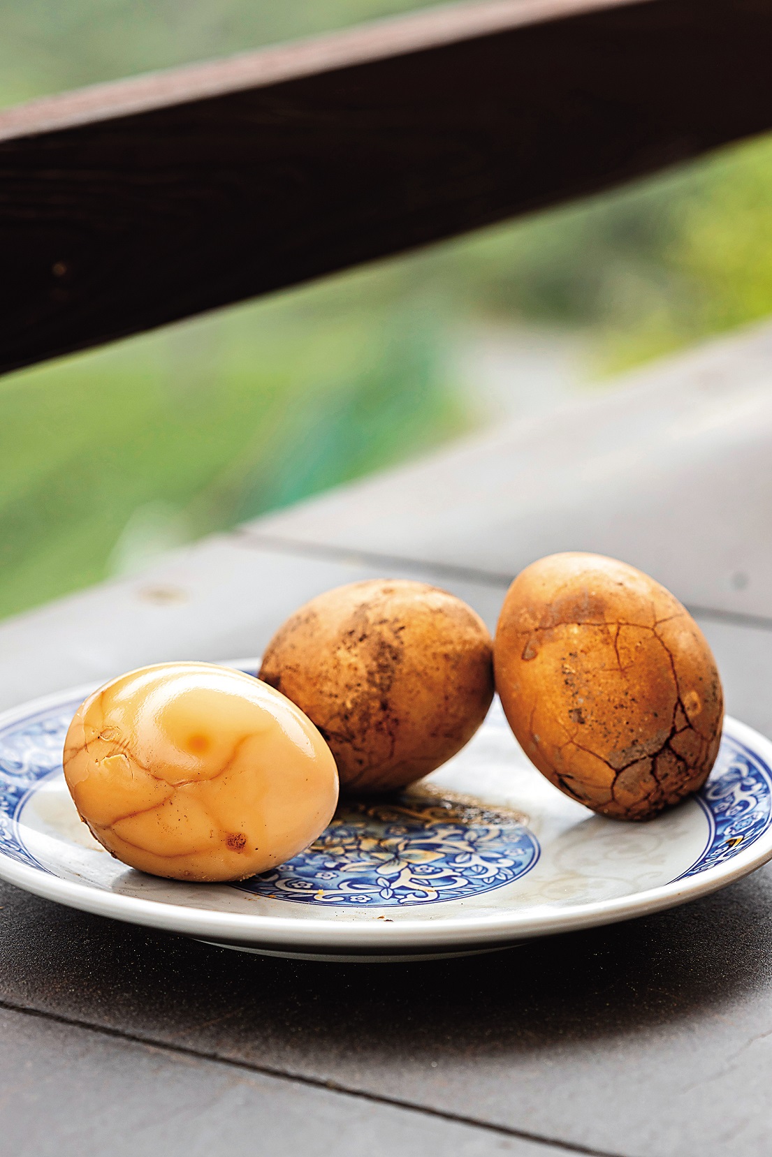 雍富休閒茶莊的茶葉蛋，入味好吃。（50元／3顆）
