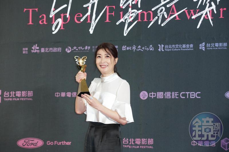 黃嘉千投資房地產超過15年,在世界各地都有房產。