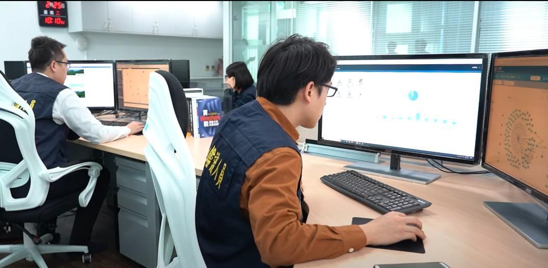 刑事局數位暨資安鑑識實驗室獲得「Windows程式行為分析」認證，也是全球唯一執法機關。（刑事局提供）