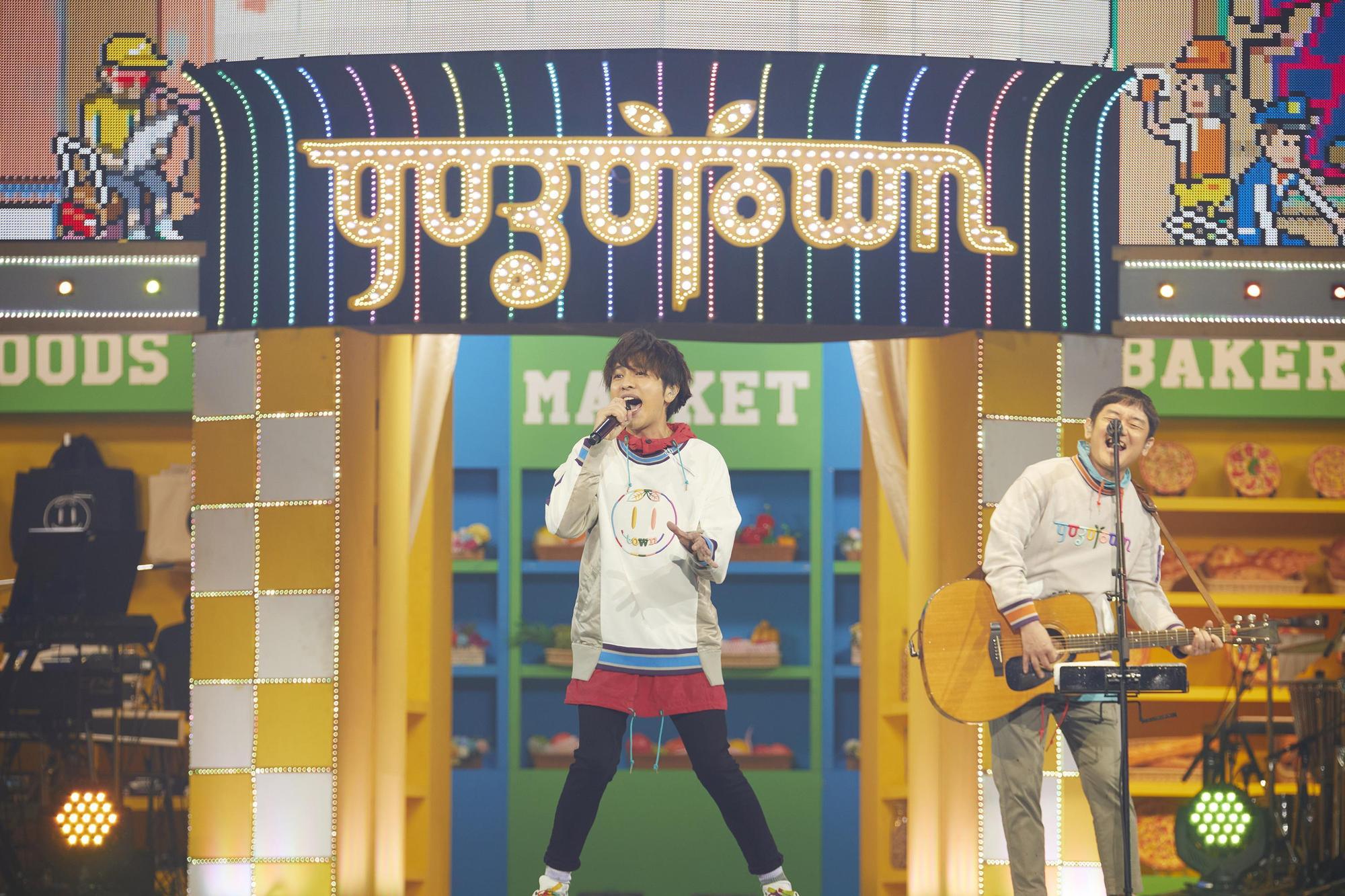 從去年就在籌備的YUZUTOWN巡演總算揭幕,北川悠仁(左)和岩澤厚治卯足全力帶給粉絲聽覺和視覺的完美享受。(華納音樂提供,立脇卓攝)