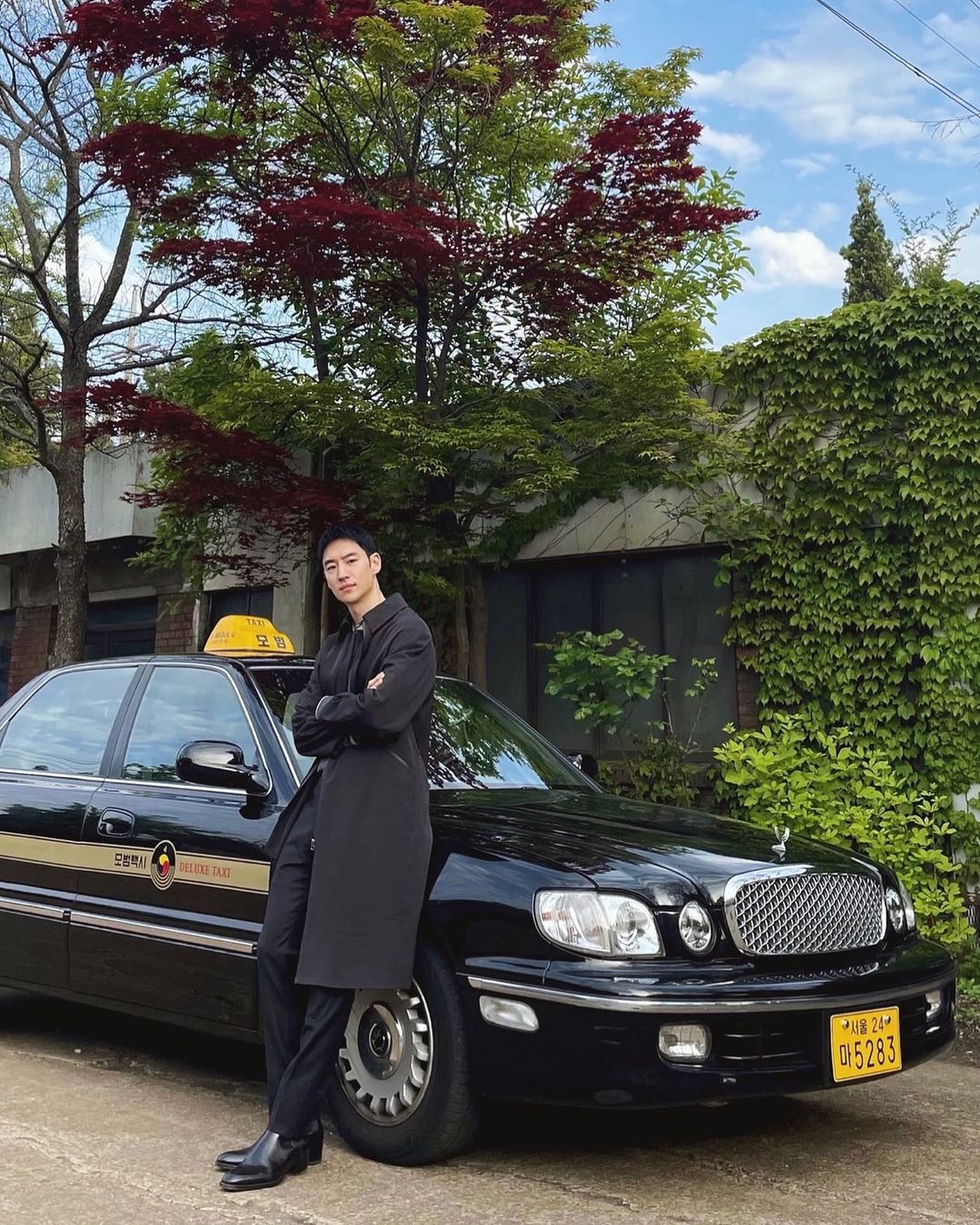 李帝勳在《模範計程車》飾演「代客復仇」的計程車司機。(翻攝李帝勳IG)