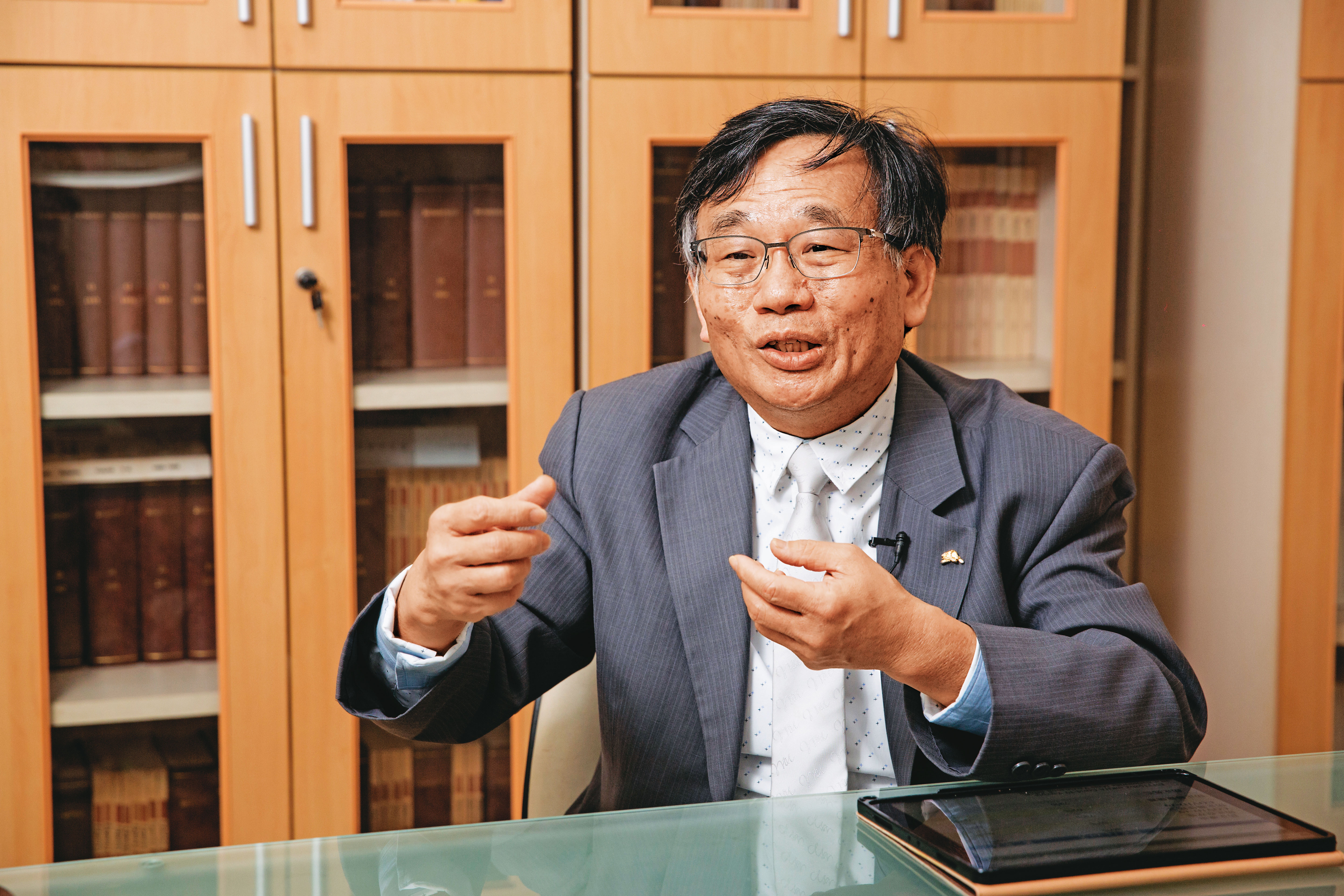 台大公衛學院副院長陳秀熙認為,若堅持要做傳統的三期臨床,疫苗施打就會趕不上病毒變異及傳播速度。