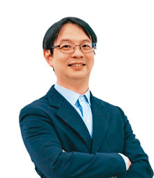 中研院研究員詹大千直指,不能視疫苗為萬靈丹,若太快放寬社交距離等管制措施,疫情難保不會再起。(翻攝中研院官網)